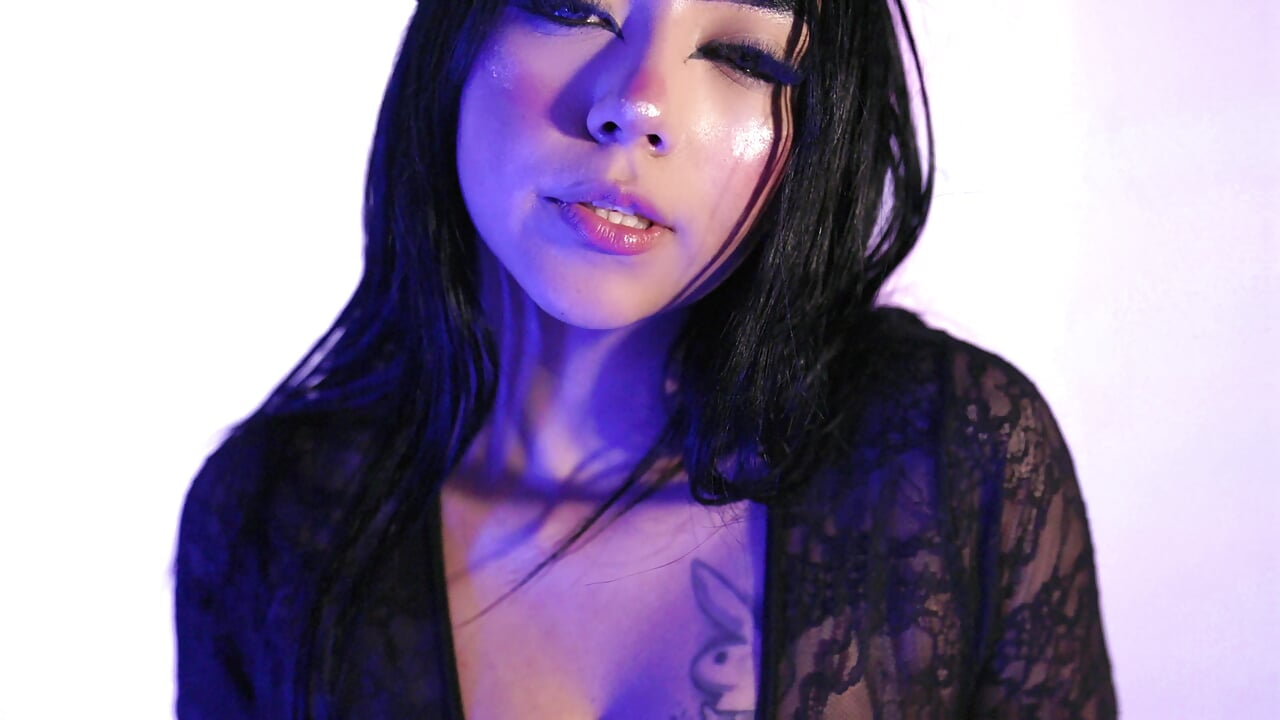 get to know me a little and let's have fun 🥰 - video di evelyn_noa modella di cam