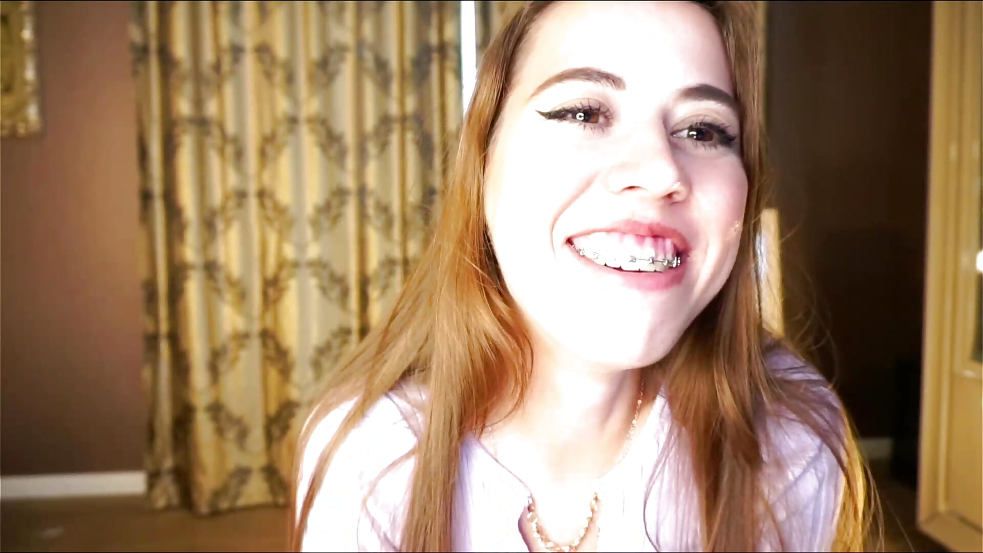 braces – video od webkamerové modelky LauraleeJuran