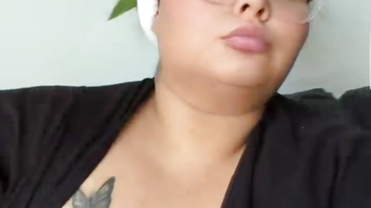 😏 – video modela na kameri LittleAngelFace