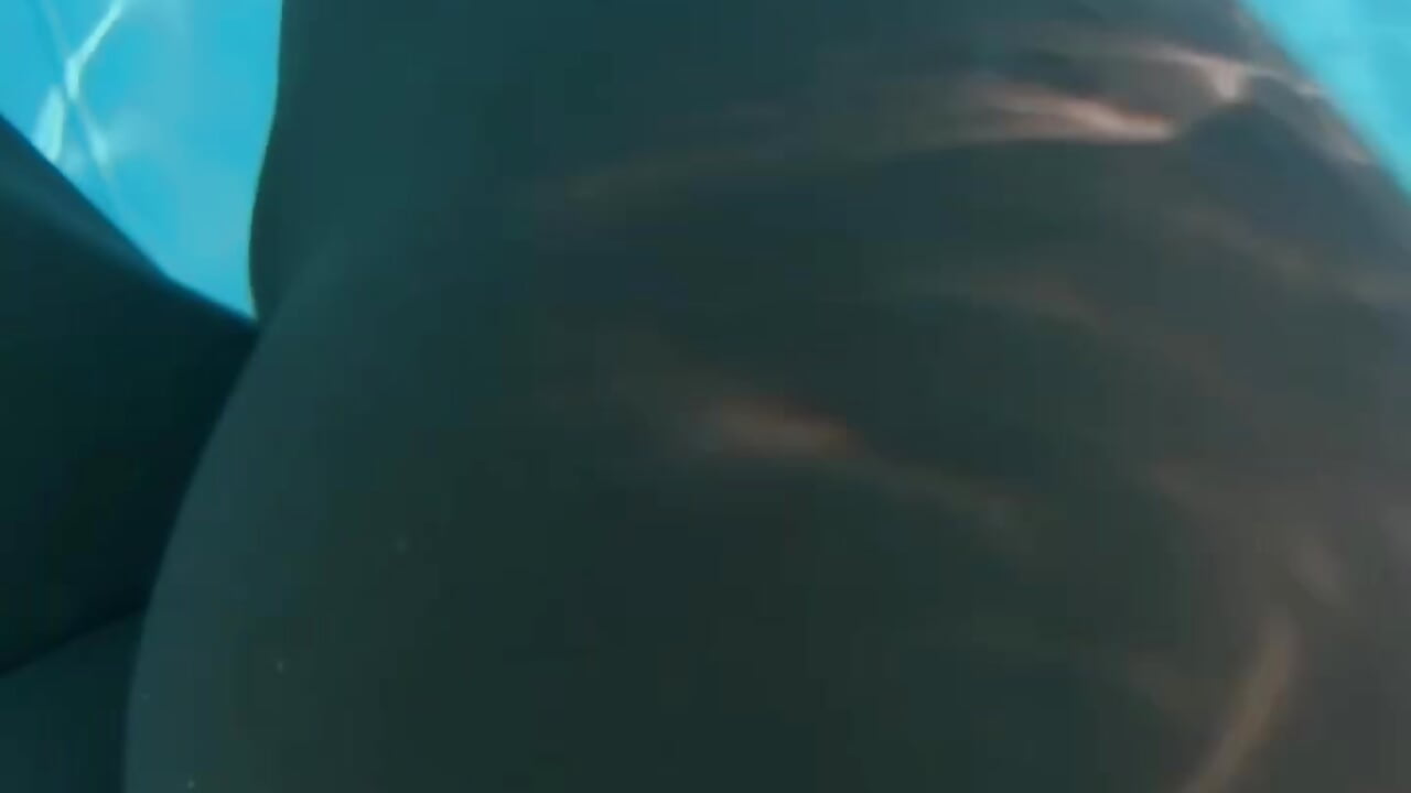 Swimming in the pool - video by Alice_in_Bloom