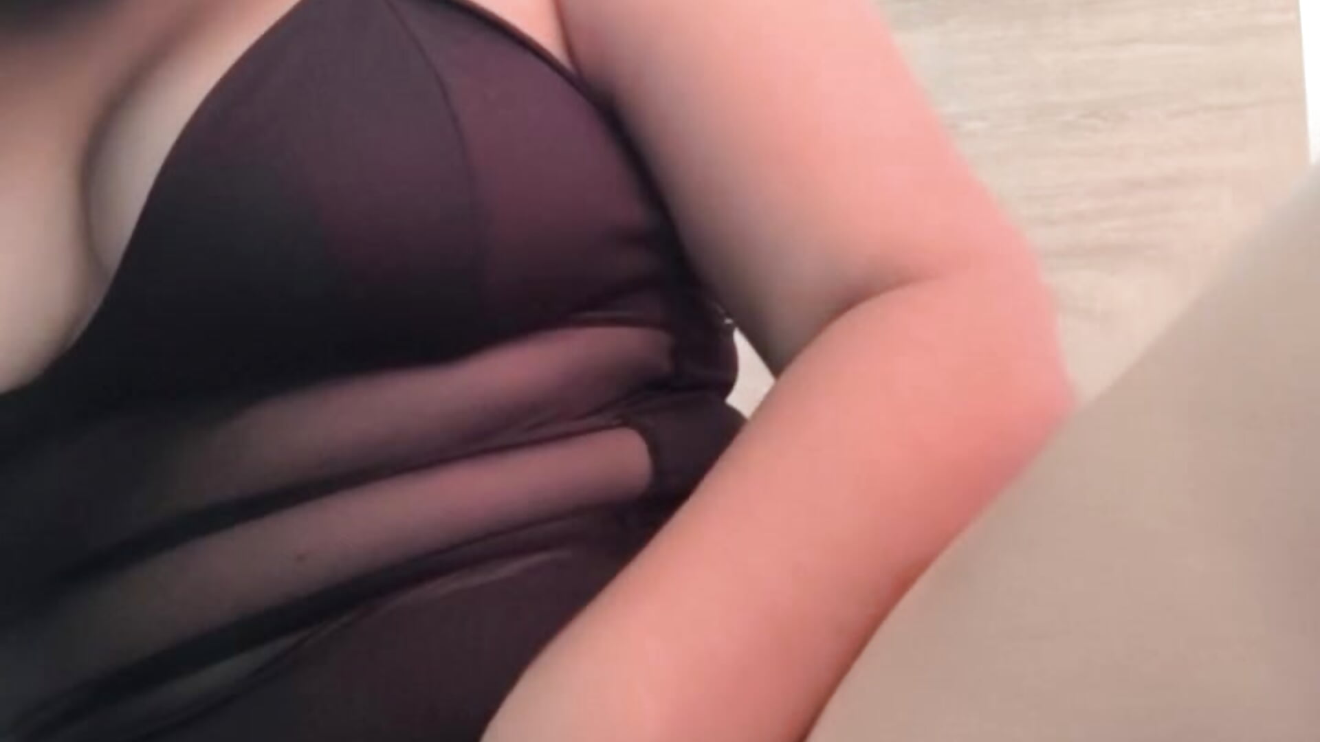 Seductive Aimi fingering pussy