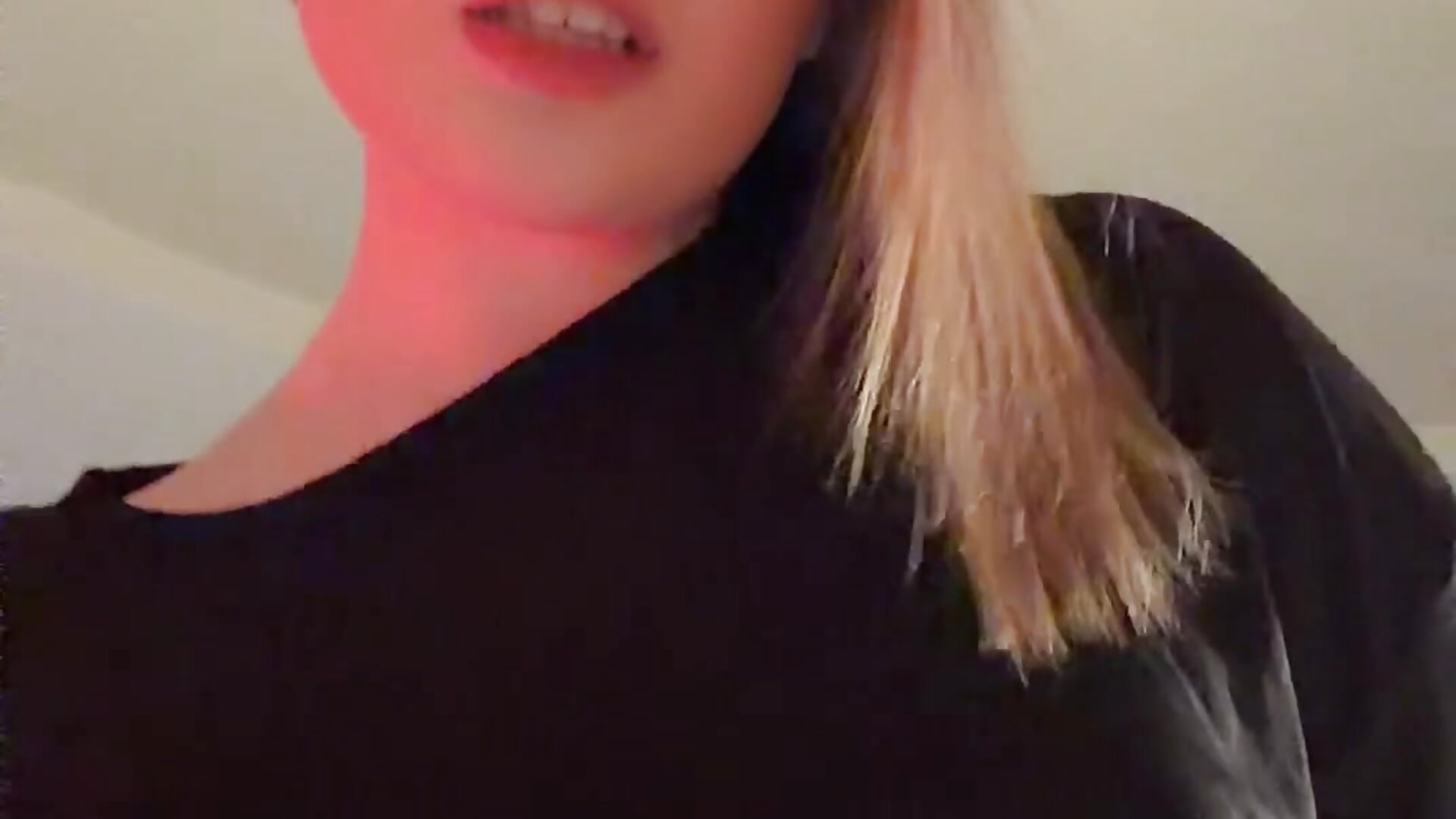 Look at me <3 - video by ArielDolores