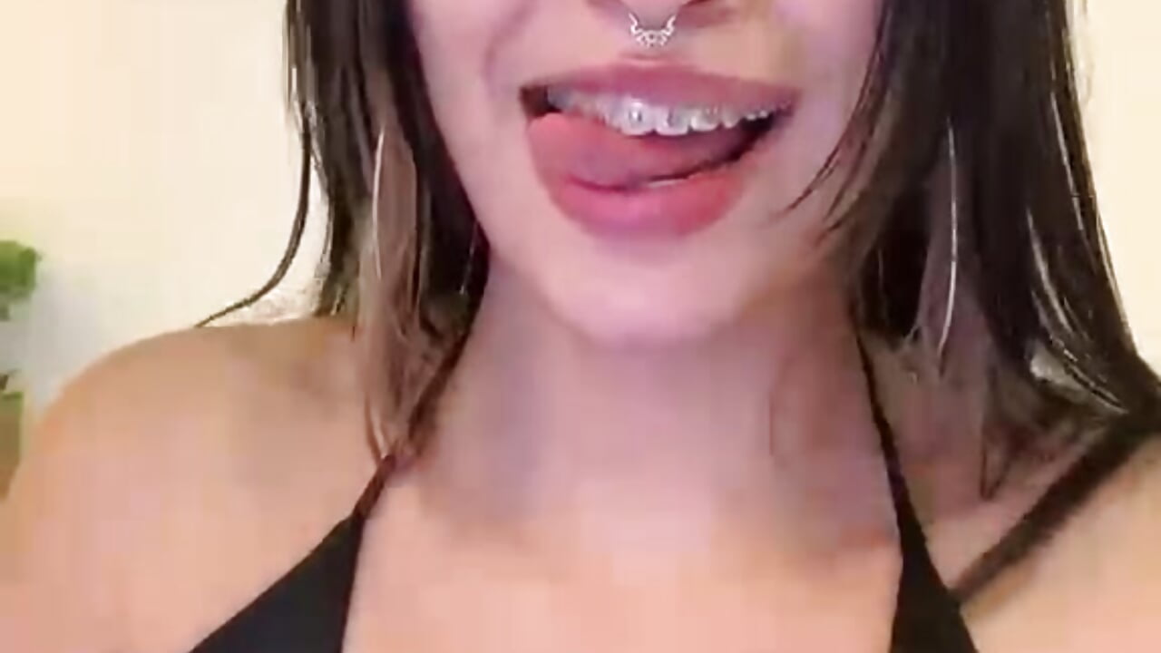 I love that you are here now   🤤😊 – video modela na kameri Stefa_Valmont
