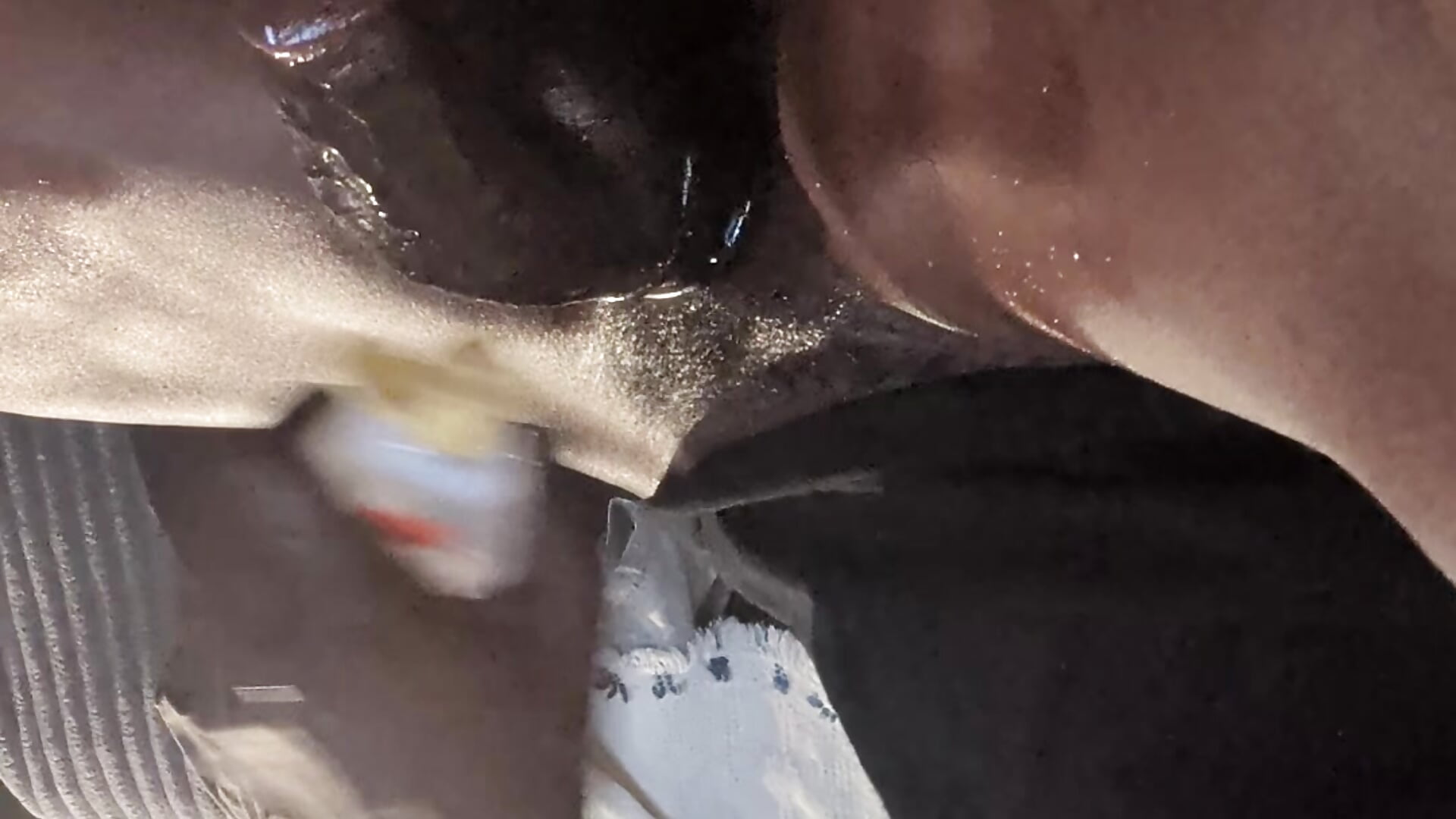 iN THE BATHROOM SINK - video by fourtwenyobein8 cam model