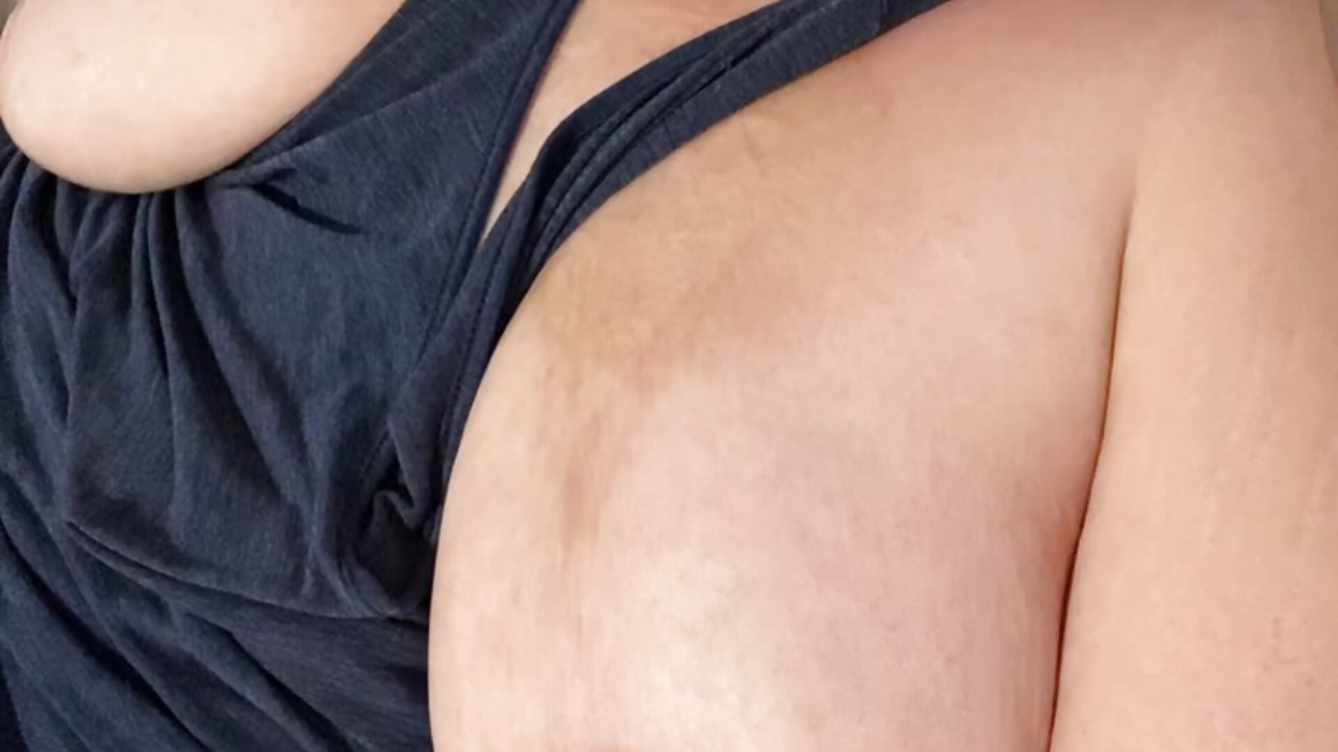 Liv’s Perfect Nipples - clip cu LivYourFantasy model videochat