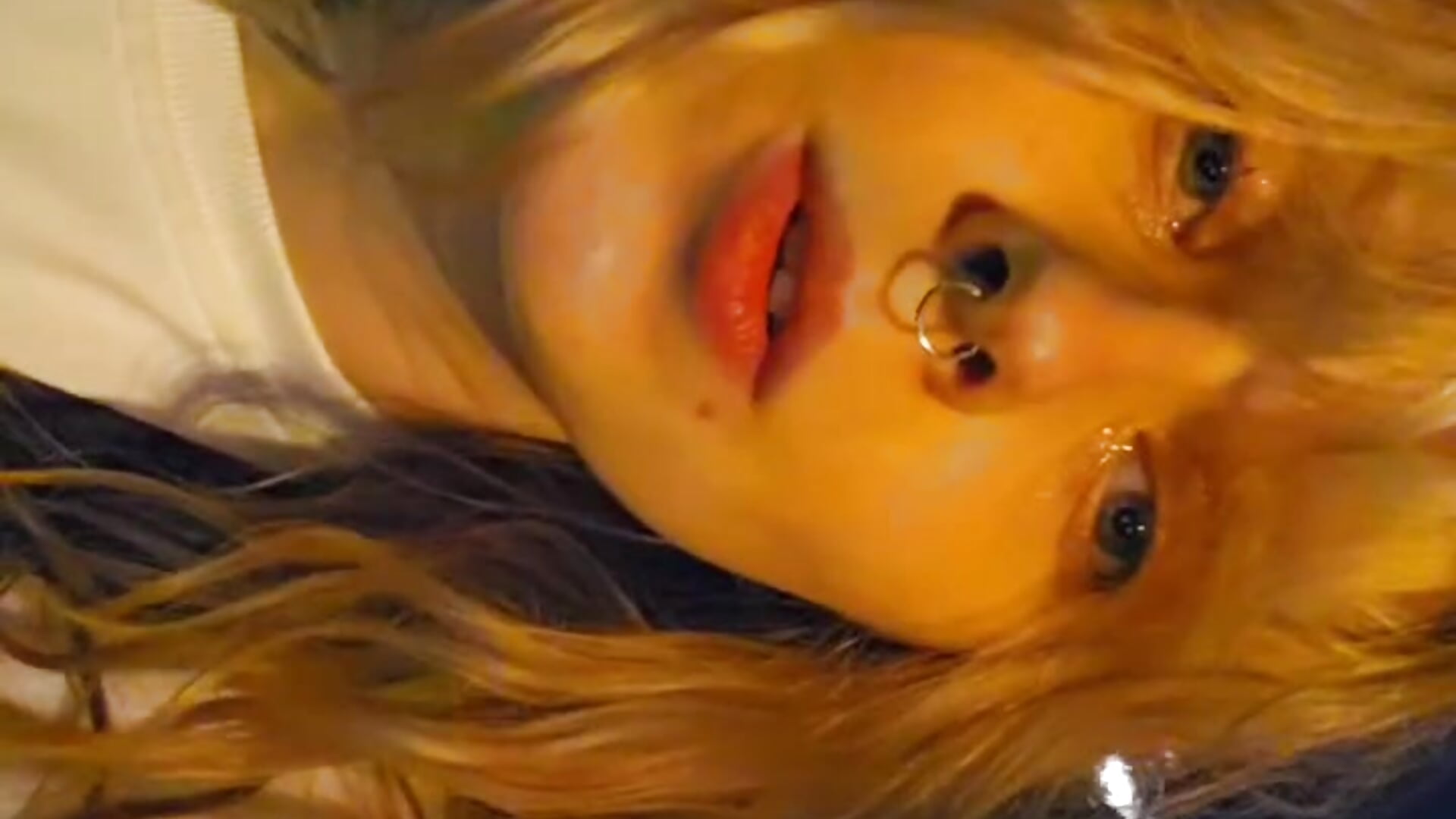 lips 5 - video di CowledScript modella di cam