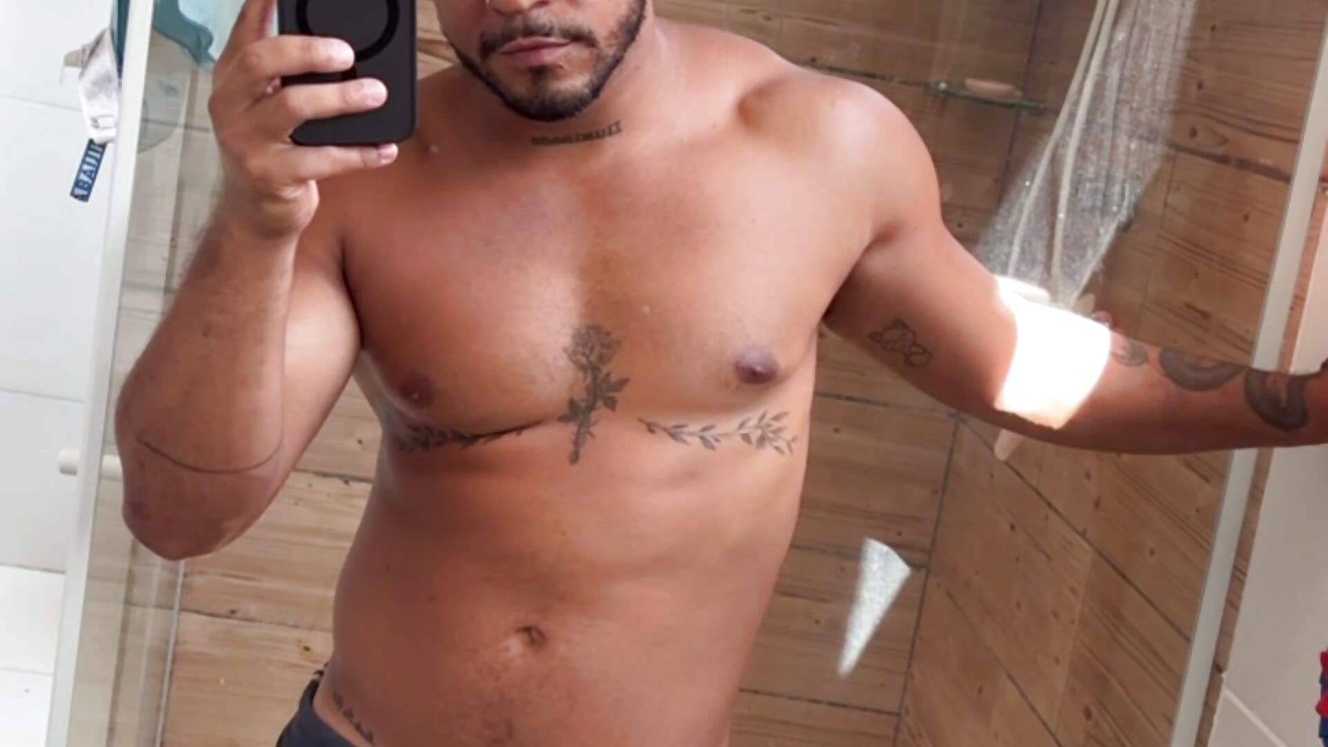 Vem puto - clip cu RealCriaRJ model videochat