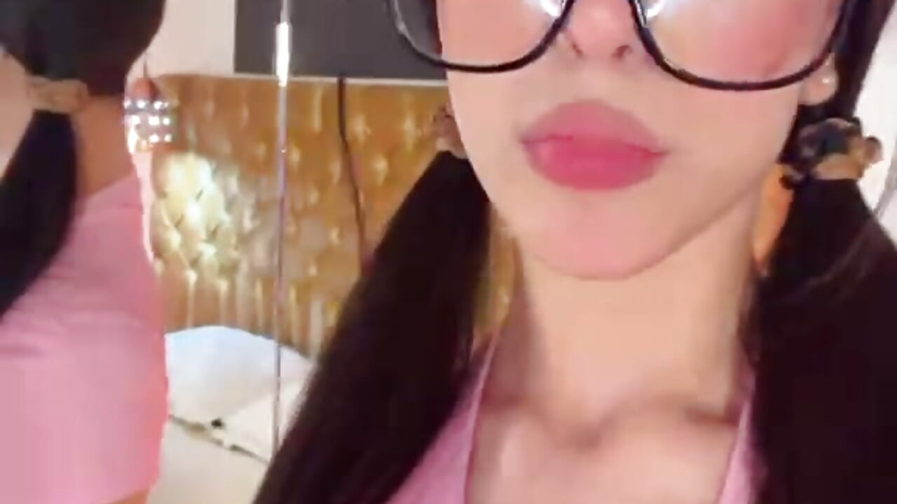 Hello 💋 - video by cloe_gh1 cam model