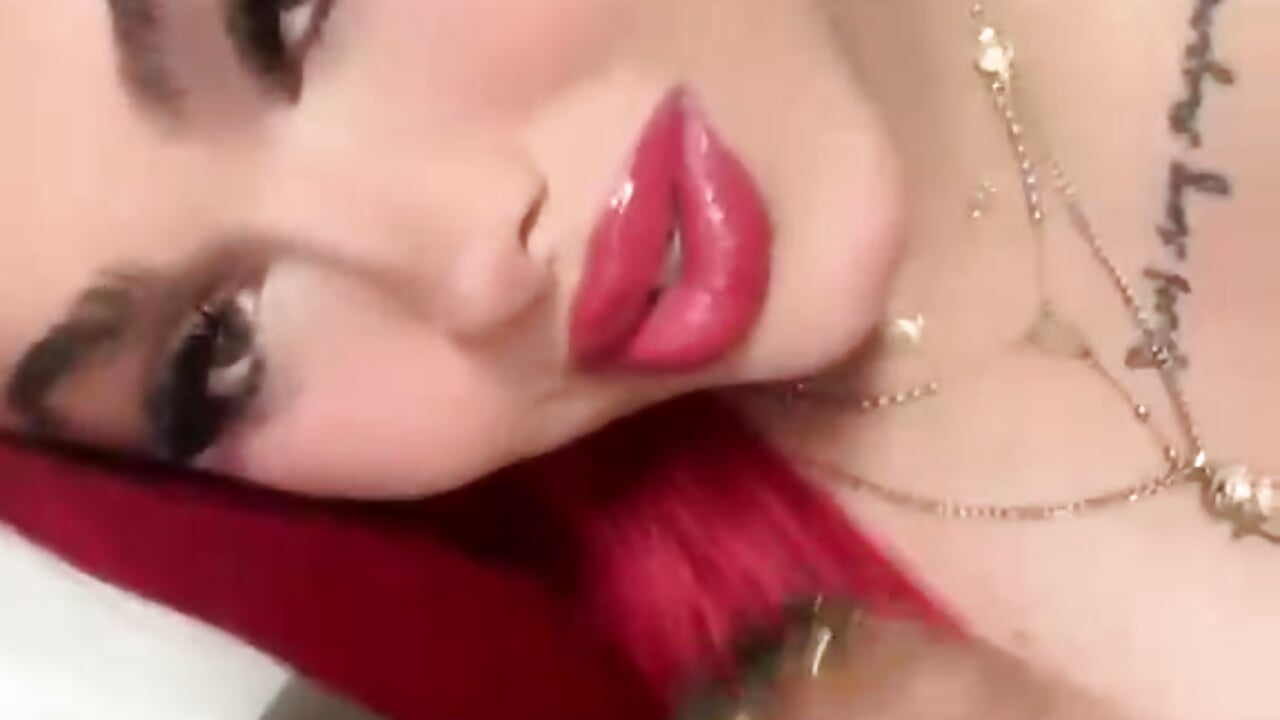CURVY_HOTGIRL_ adlı kamer modelinin viral videoları:  4002