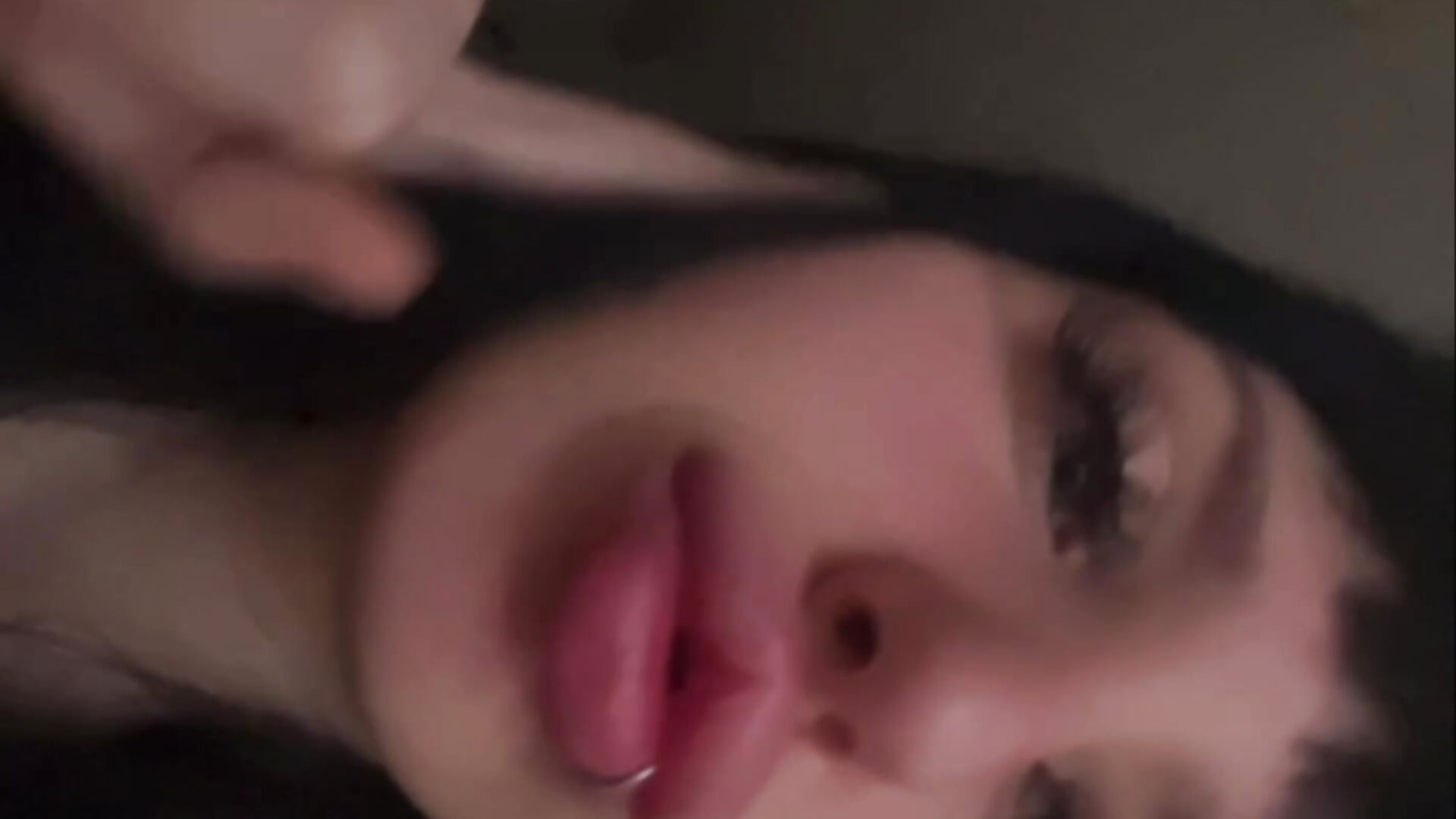 Puffy lips – video od webkamerové modelky WanettaNeary