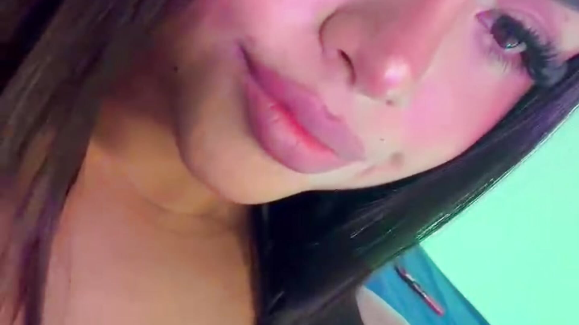 🙈😈 – video od webkamerové modelky Aliceroys__