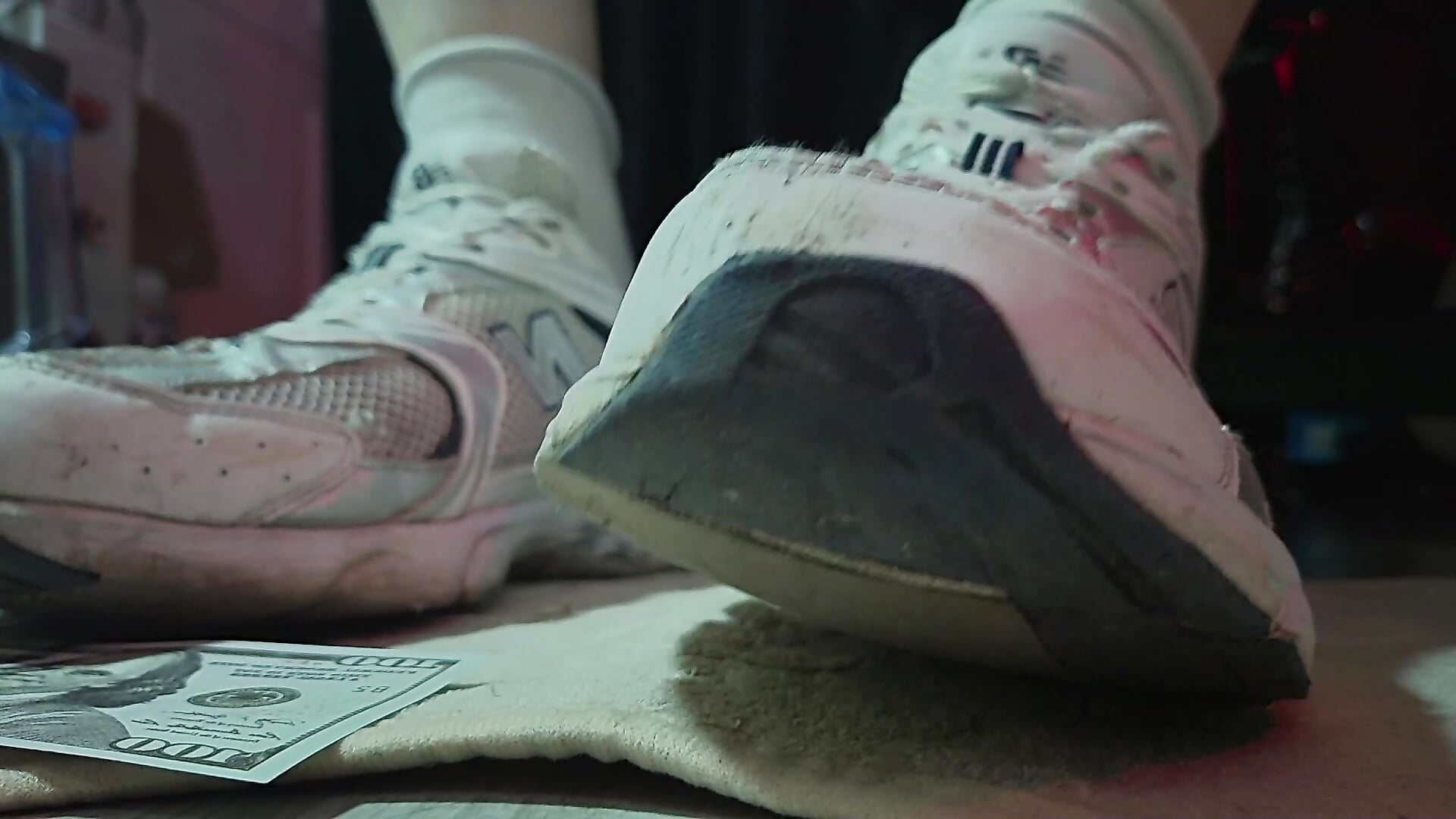 Sneakers - HunkyDesire 님의 동영상