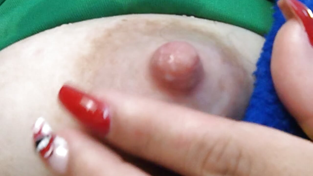 Milky breasts - Vídeo de Luci_anac, modelo de vídeos
