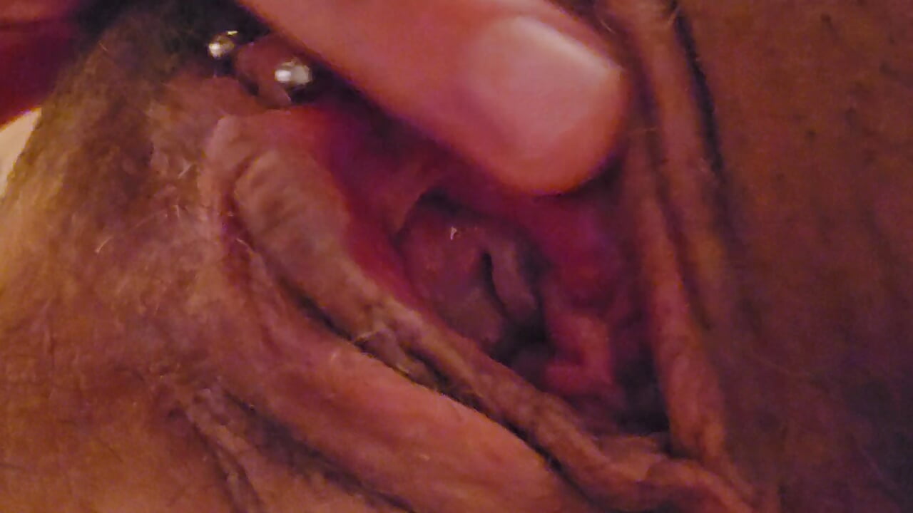 Close up of pussy making that wet wet noise - video by BriannaBailey77 cam model
