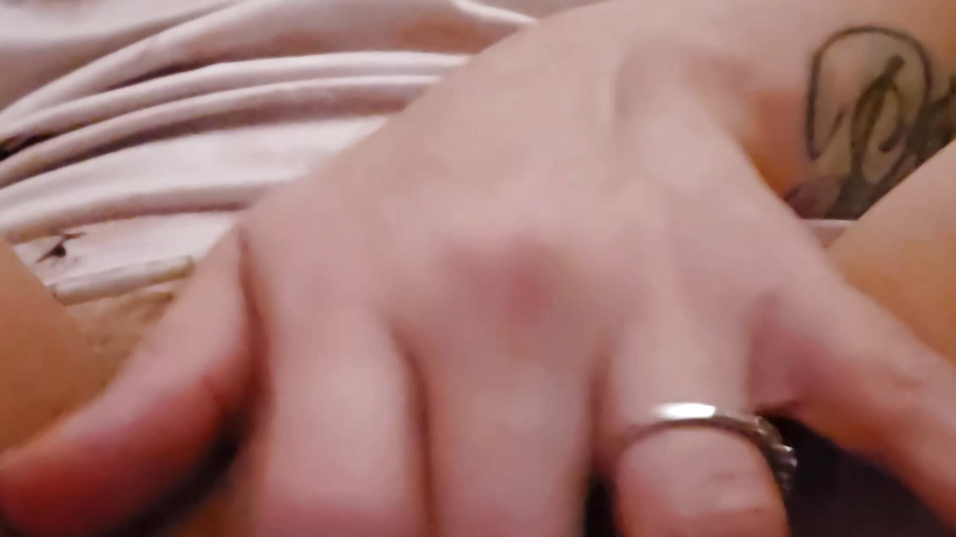 Can you see the cummmm in my pussy? I can－カメラキャストのSlutty4Derの動画