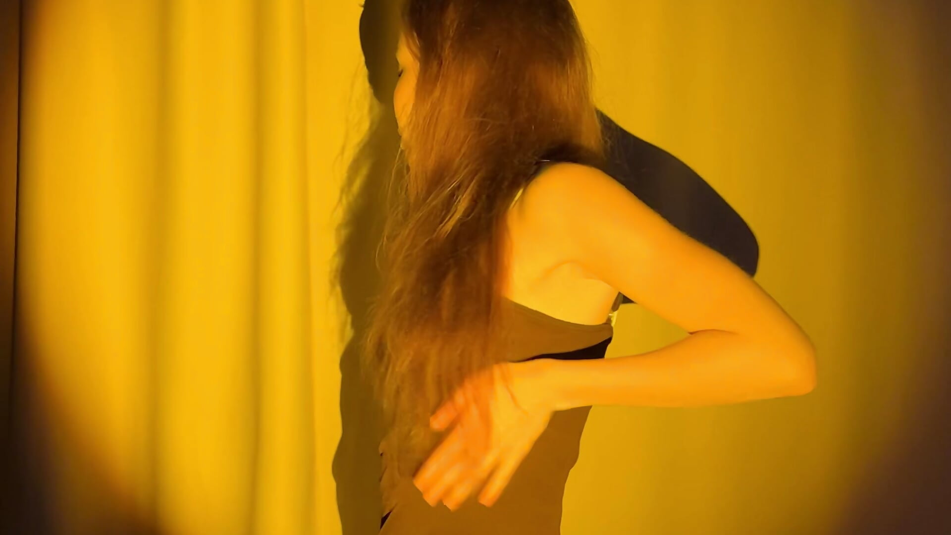 Brown dress - vídeo de violezza modelo de câmara