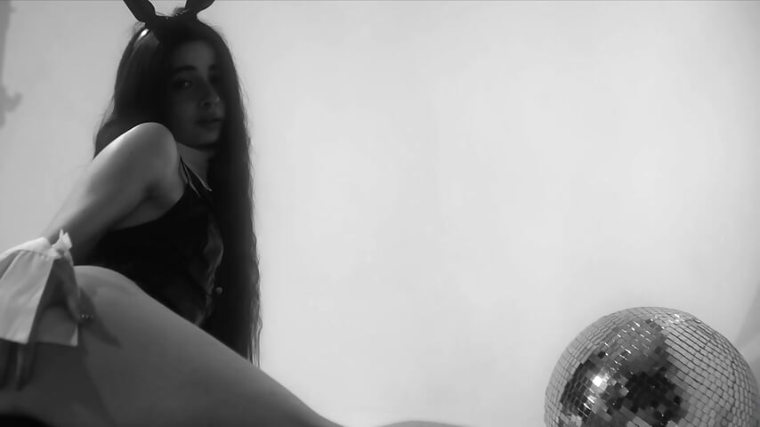 𝒴𝑜𝓊𝓇 𝓅𝓁𝒶𝓎𝒻𝓊𝓁 𝒷𝒶𝒹 𝒷𝓊𝓃𝓃𝓎🤍💋 – video modela na kameri Amelia_Vesper
