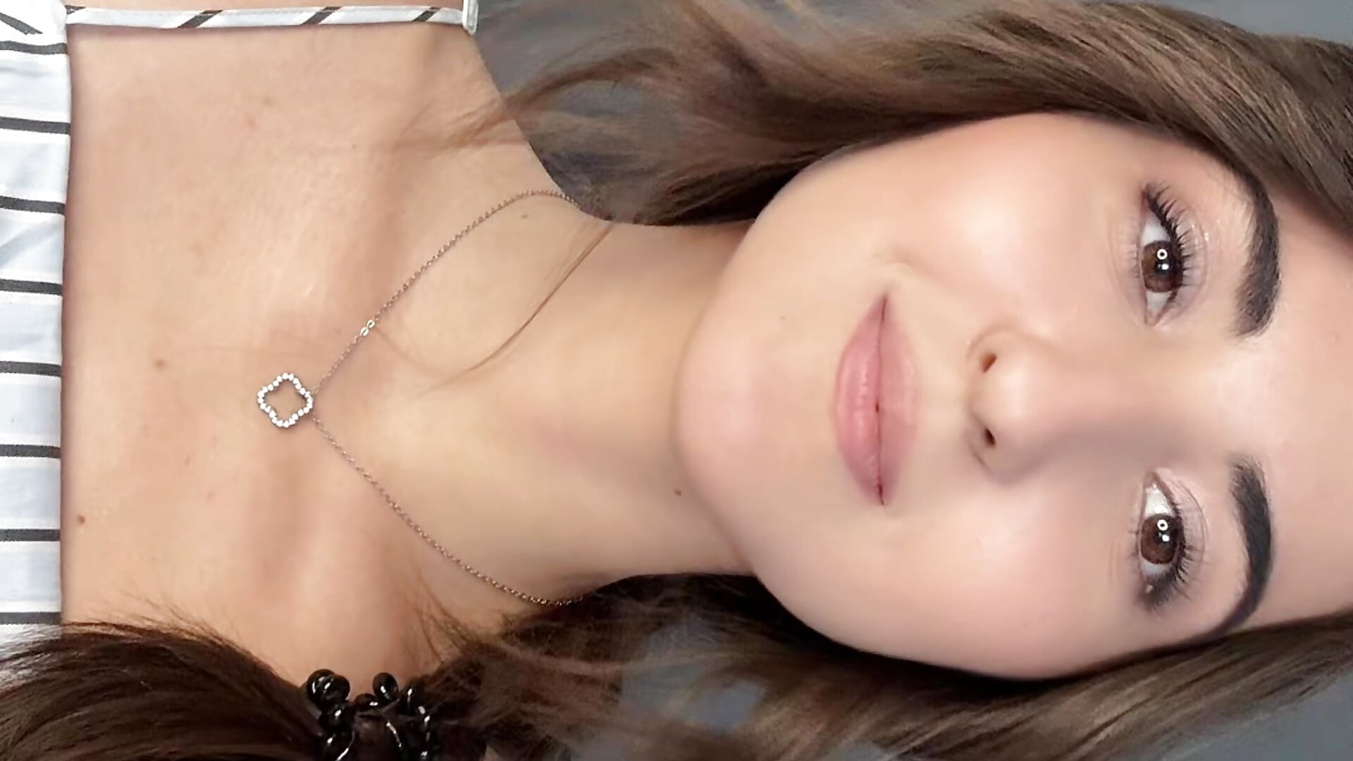 Lipsing for you - Vídeo de BetterThanSolaZola, modelo de vídeos