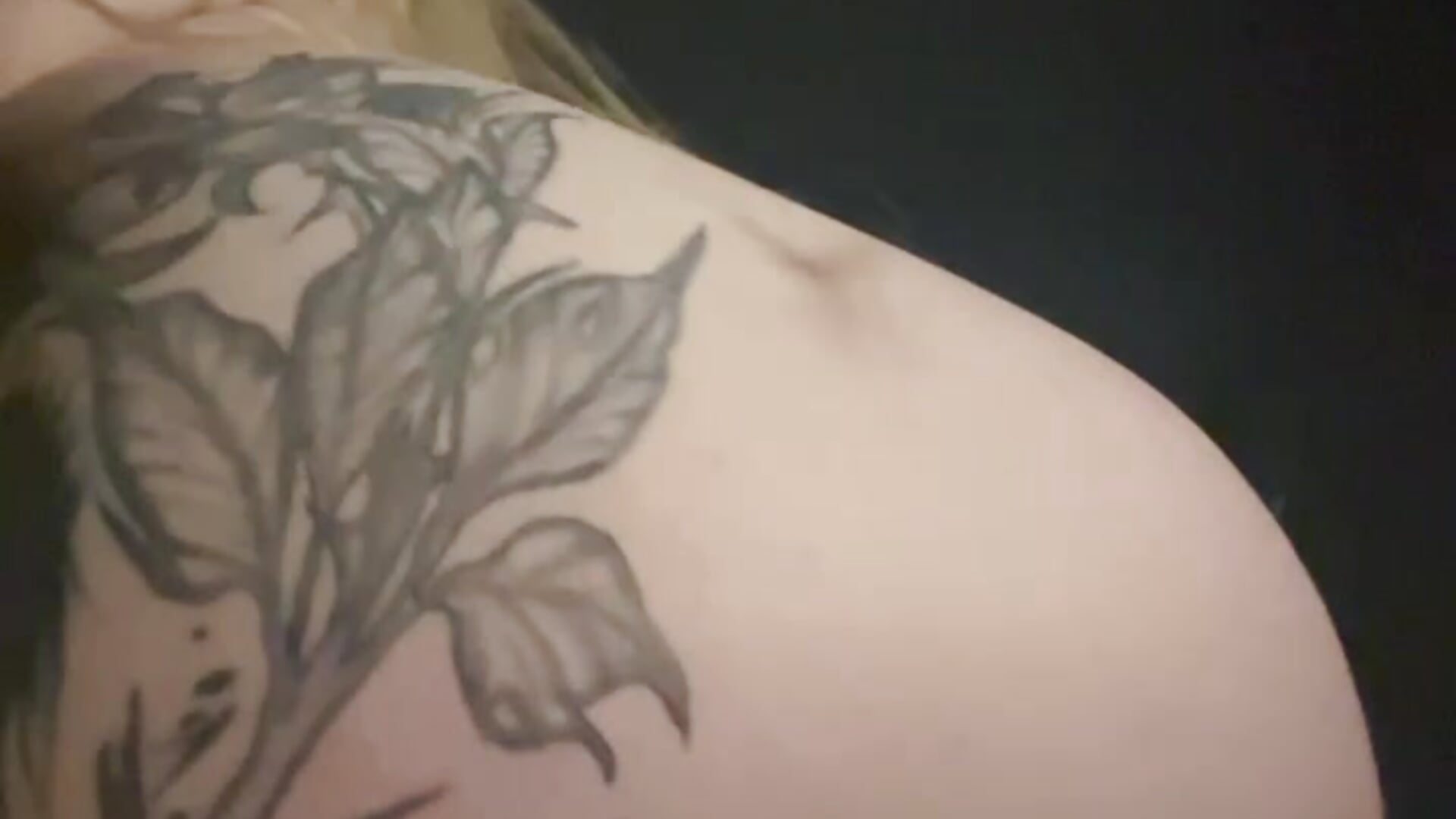 sit on your face - video by Amy_Davesss cam model