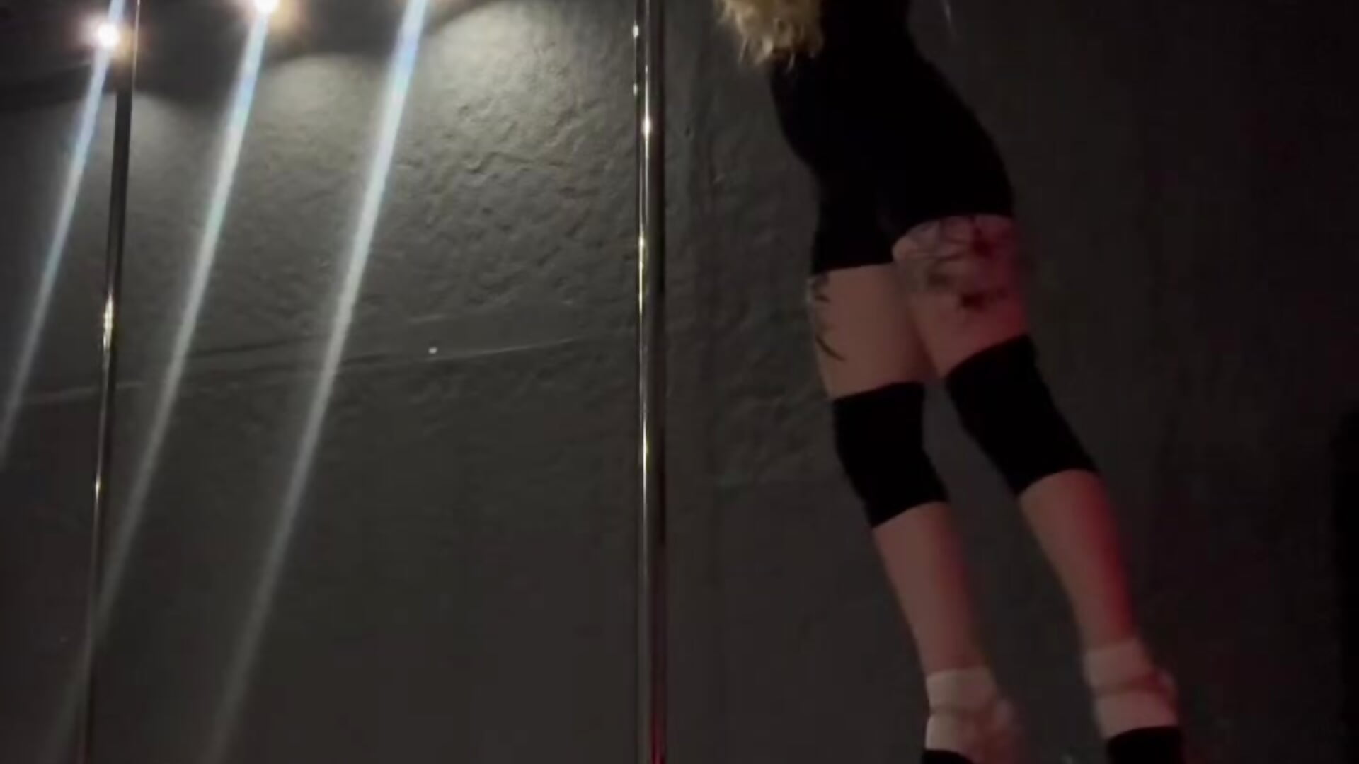wanna be my pole? - video by Amy_Davesss cam model