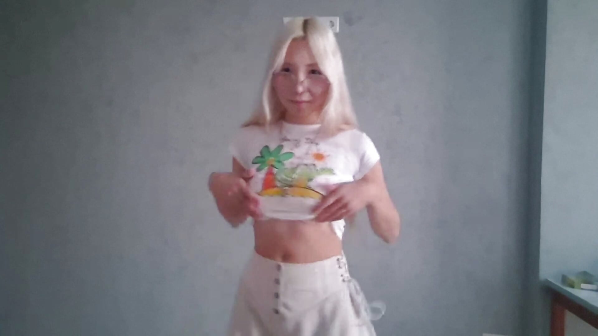 little tease ^^ - clip cu MelanieReyner model videochat
