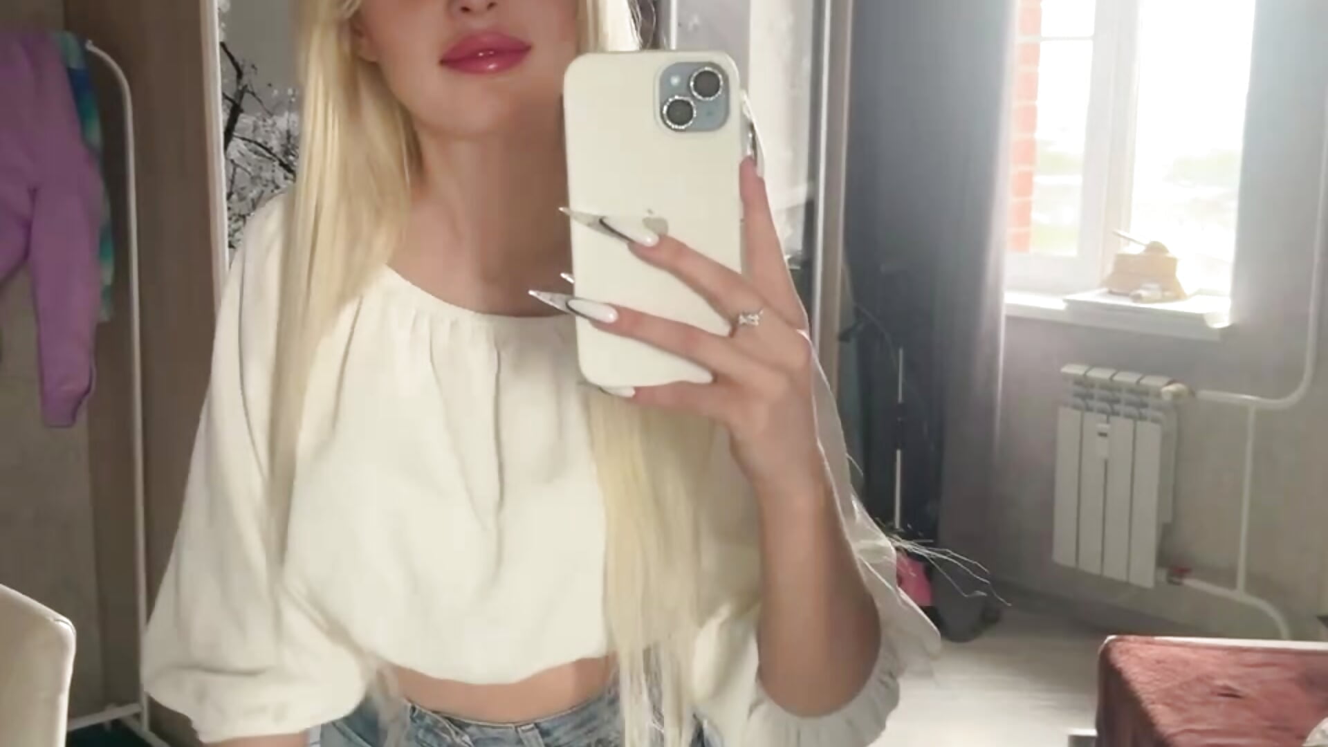 Blondi – video od webkamerové modelky MarryFerarri
