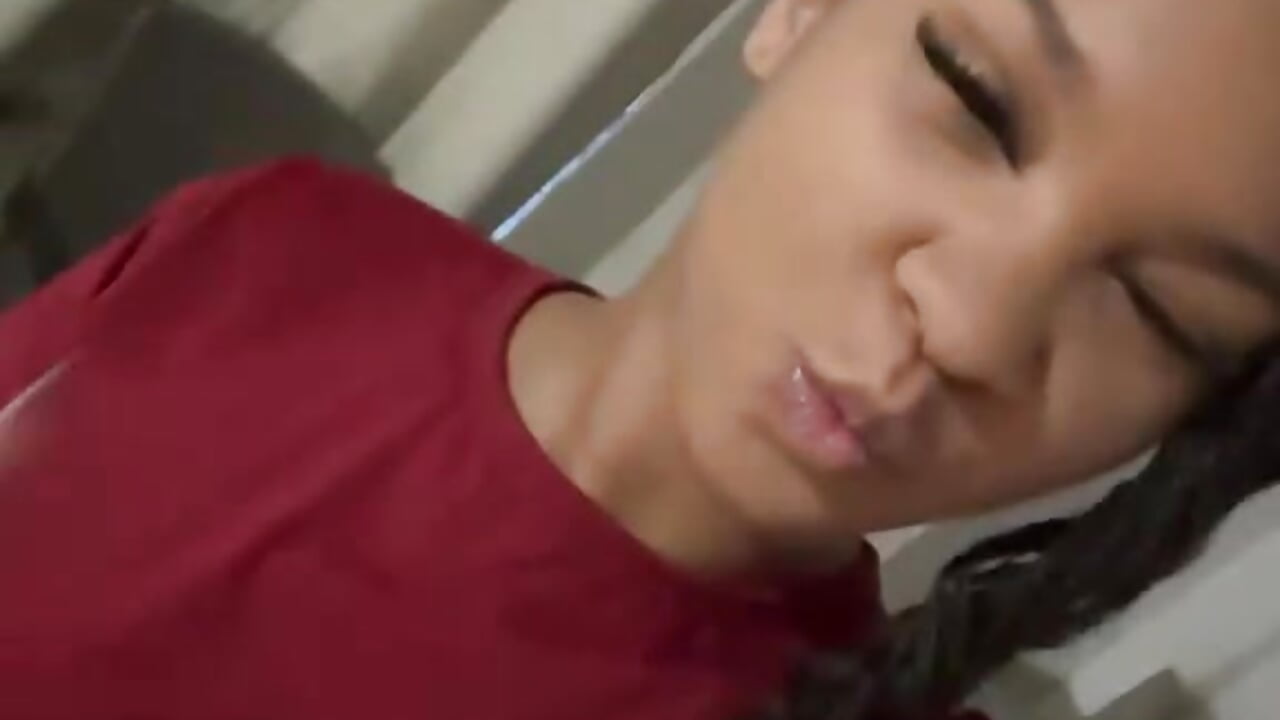😈🔥 Want to find out just how much I can make you lose your focus? 👀💋– leana_lovings1 kameramodell videója