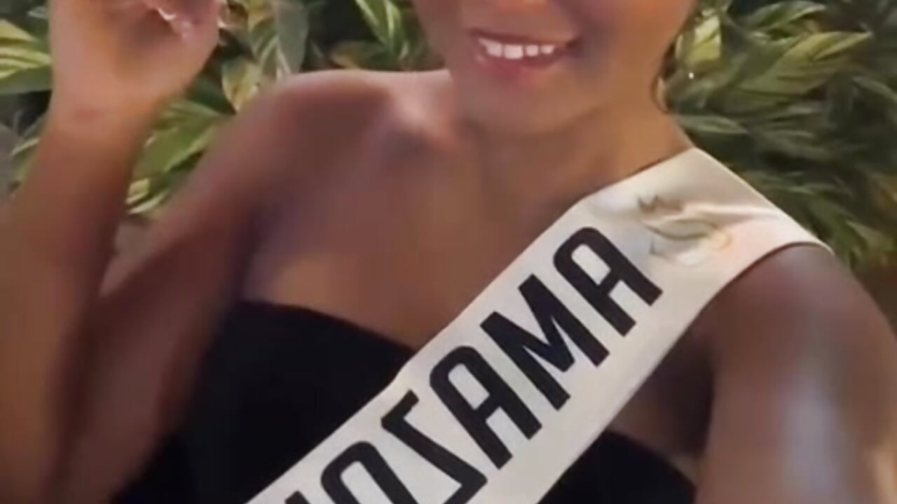 👑✨ The queen is ready to surprise you. ✨👑– leana_lovings1 kameramodell videója