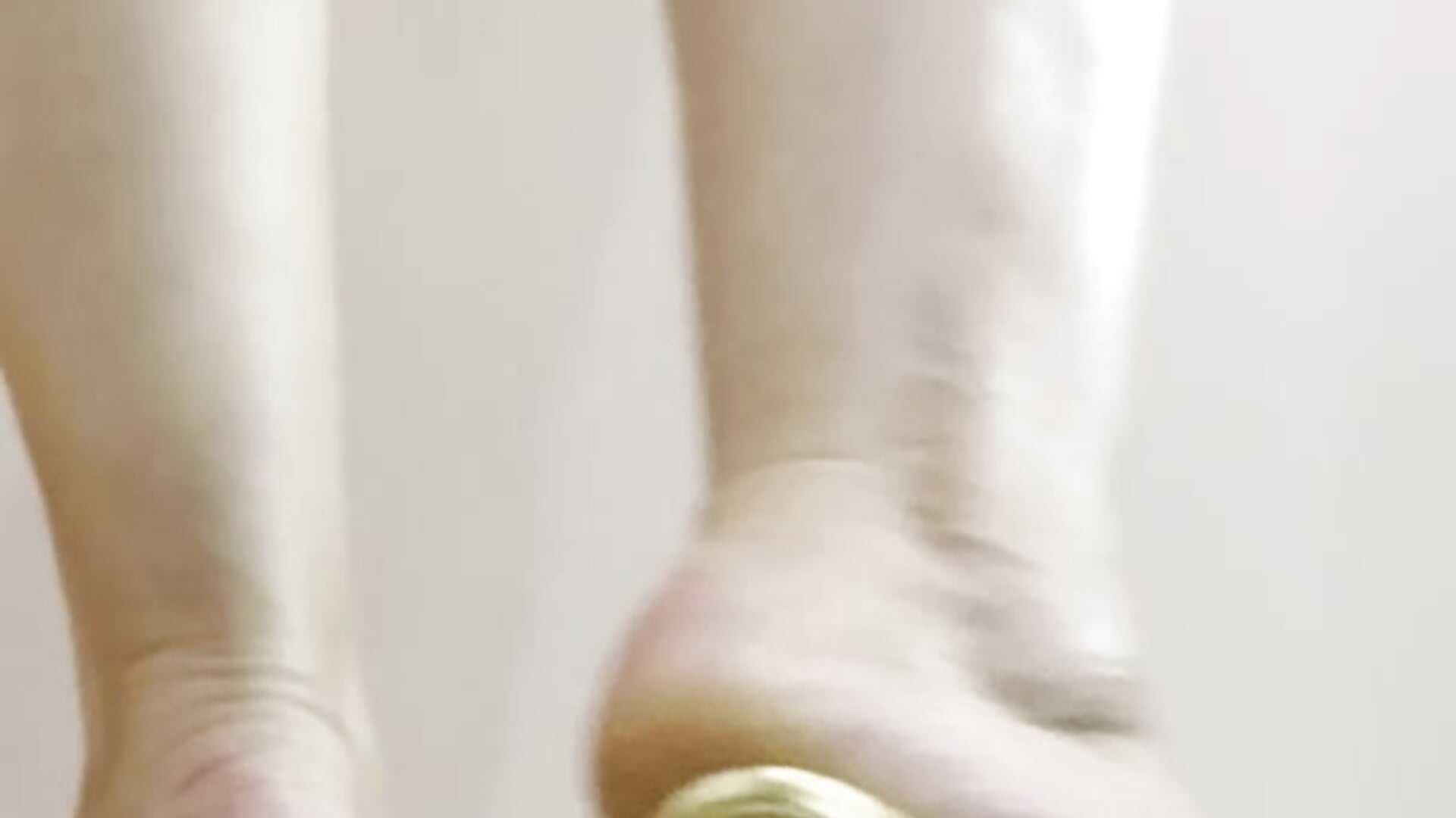 HIGH HEELS - video oleh model kamera MistycJade