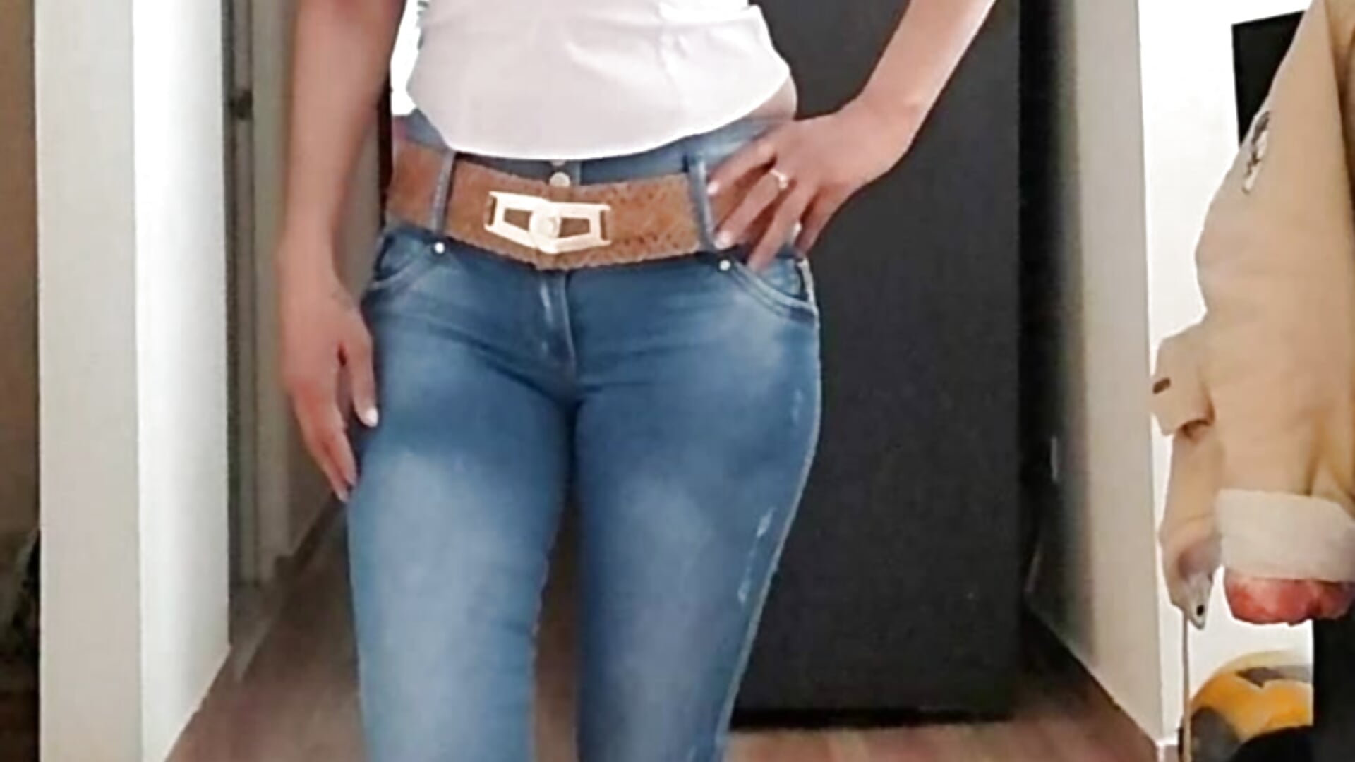 FB_VID_1126280319911556887 - vidéo du modèle de showcams Danna_-123