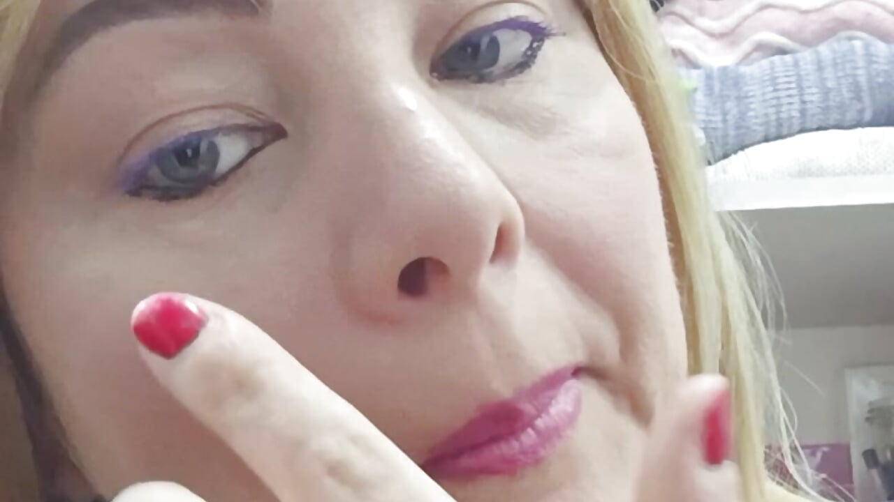 putting on my makeup