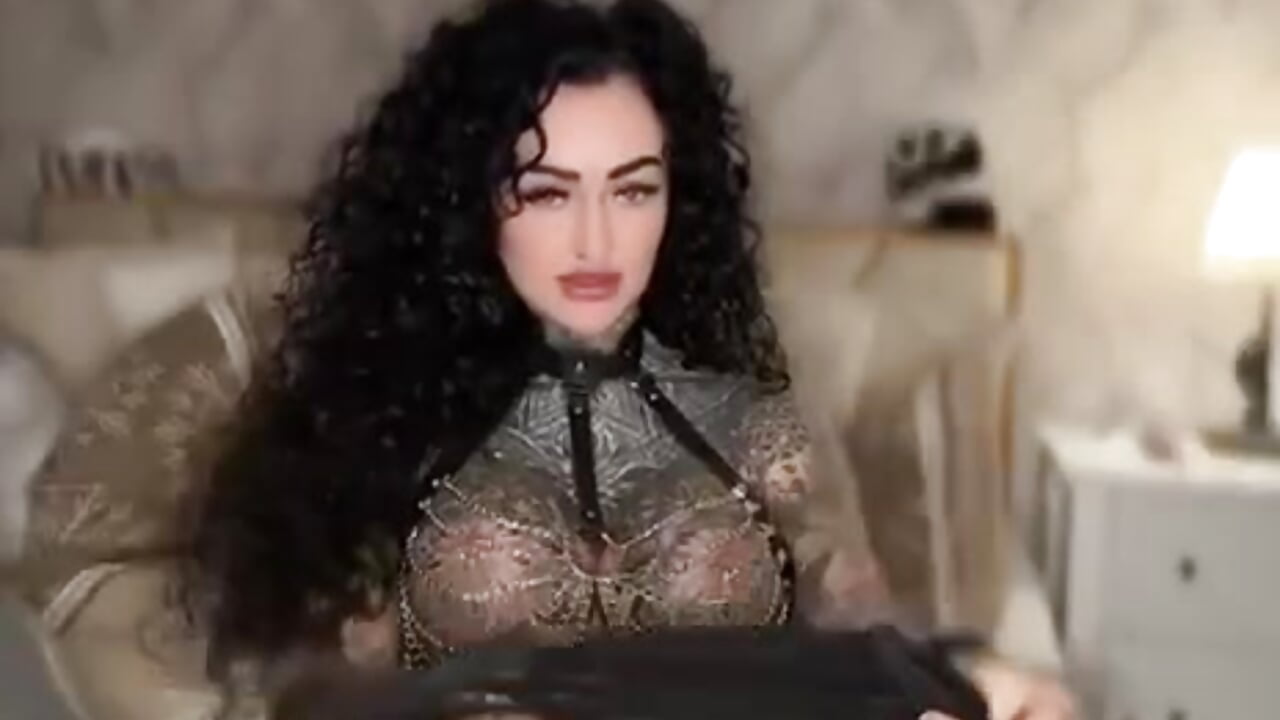 V4 Ketten BH - clip cu Lottchen_inki model videochat