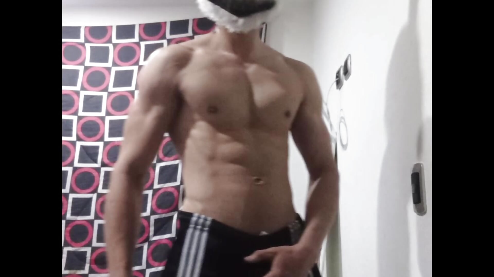 Un poco de mi progreso 3 meces de gym 😝 - video by Happy_rabbith cam model