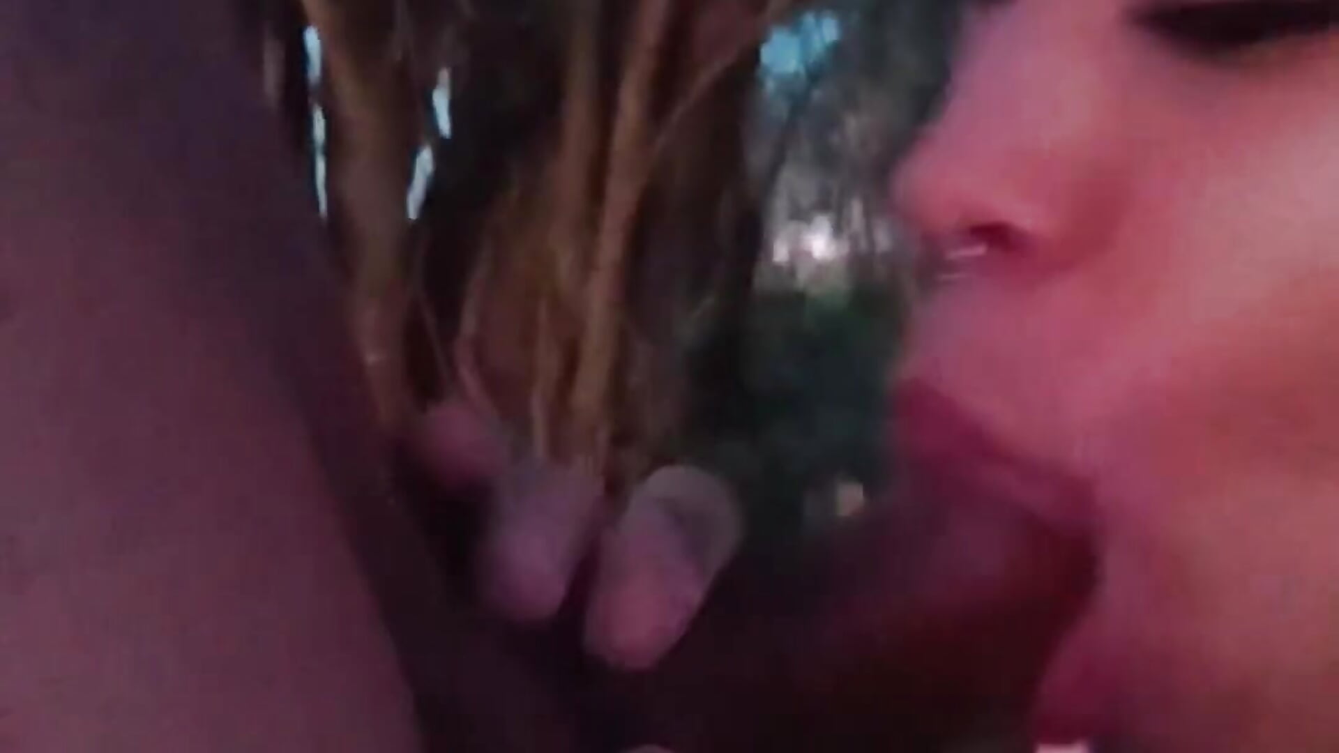 Mamando gostoso um desconhecido no parque  🏞️ - video by Penelope4i20 cam model