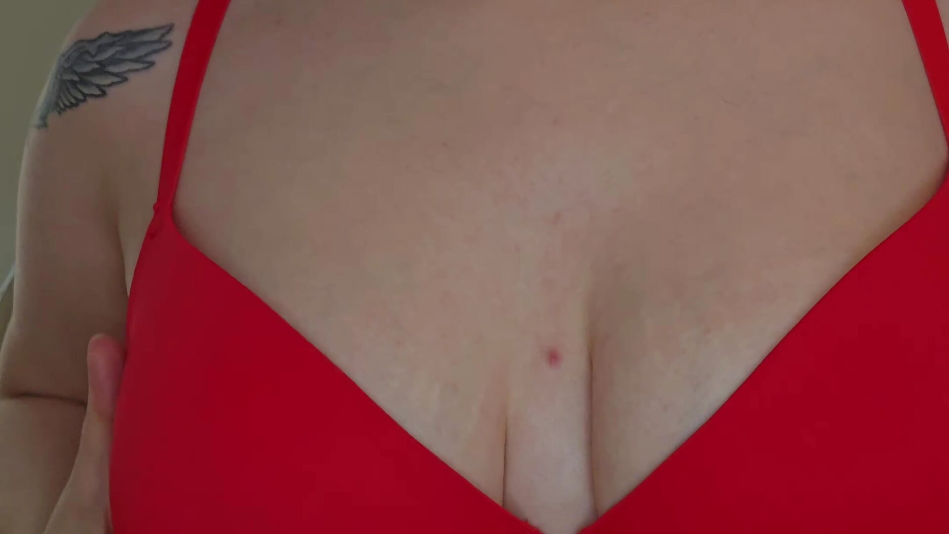 (JOI) Be a good boy and worship your Goddess's tits - vídeo de la modelo de cam ButchBabeBailey