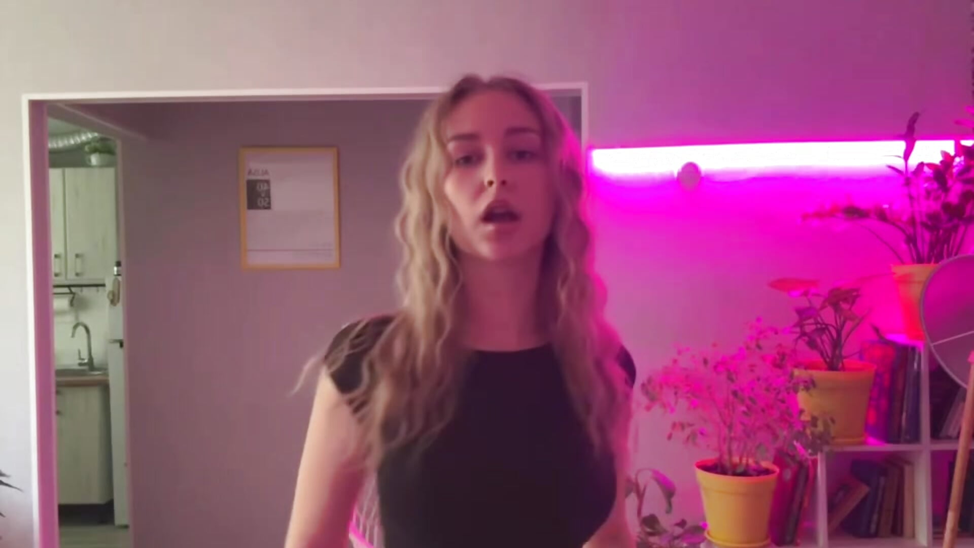 My little lipstick🥰 – video od webkamerové modelky JoyBold