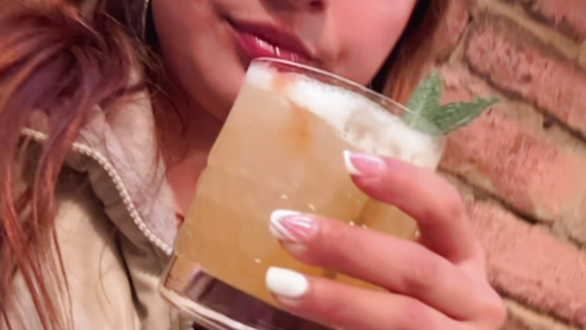 Cheers 🥂 - video by Sara01_gh cam model