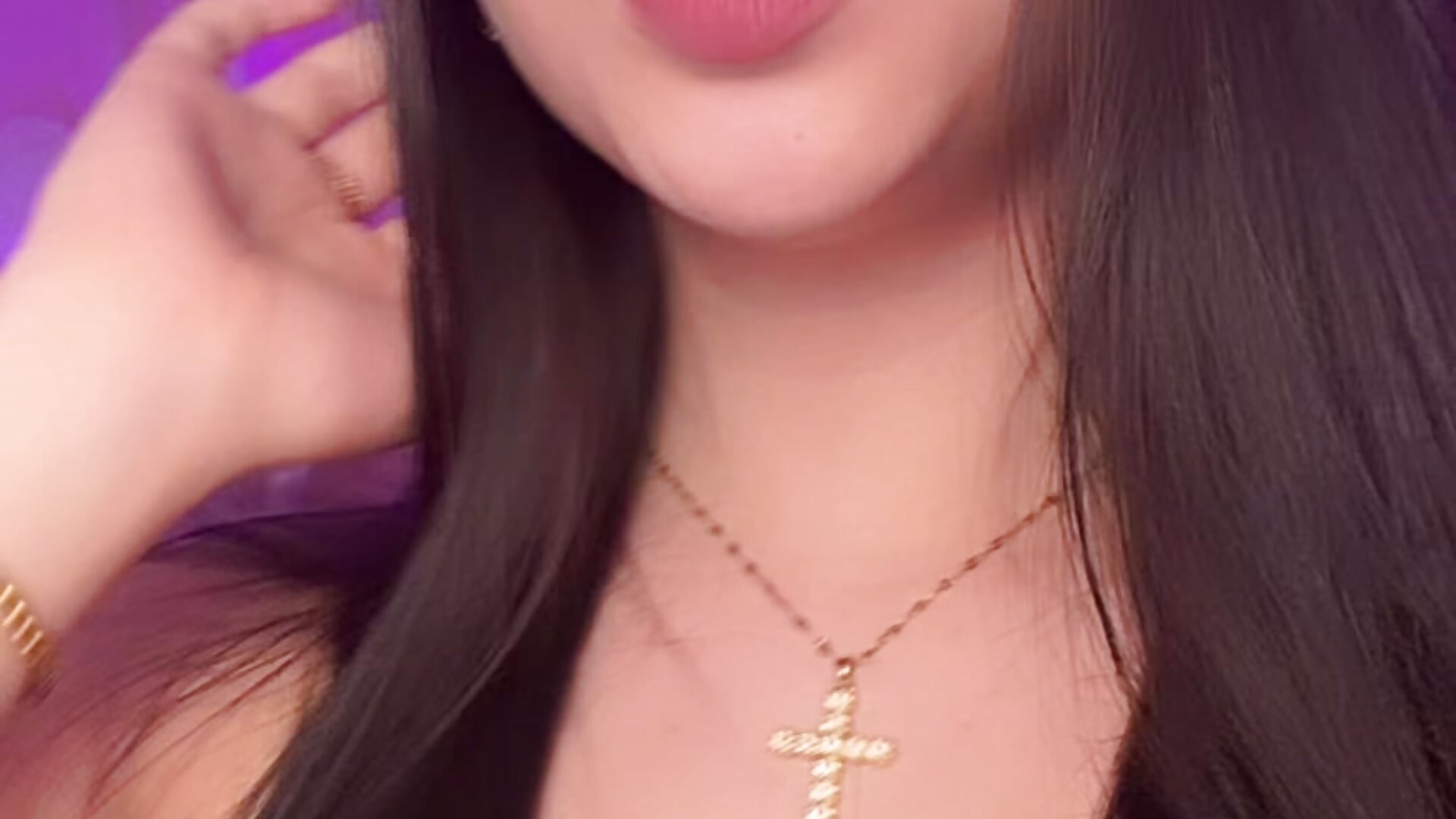 “I love meeting new people.” - video by Hera_Sterling cam model