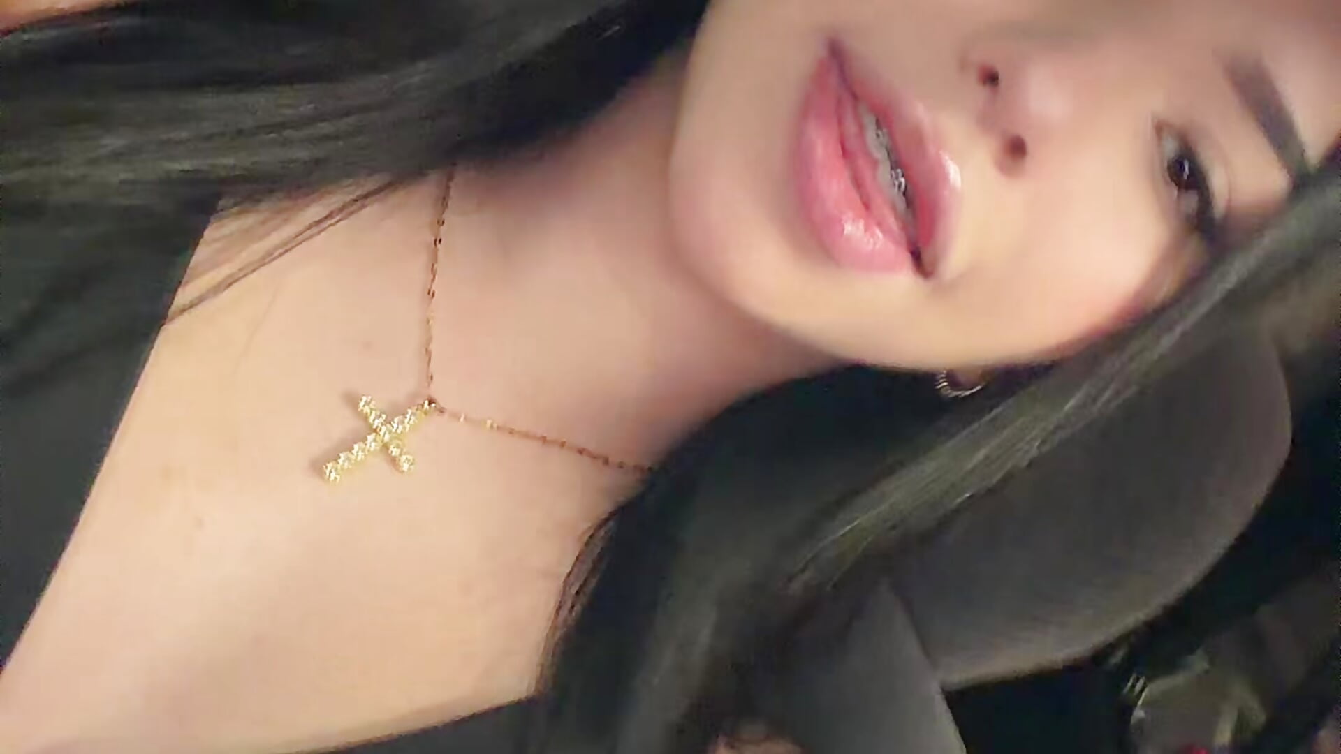 😉 “I’m not saying I’m special… but I think you’ll enjoy finding out.” - video by Hera_Sterling cam model