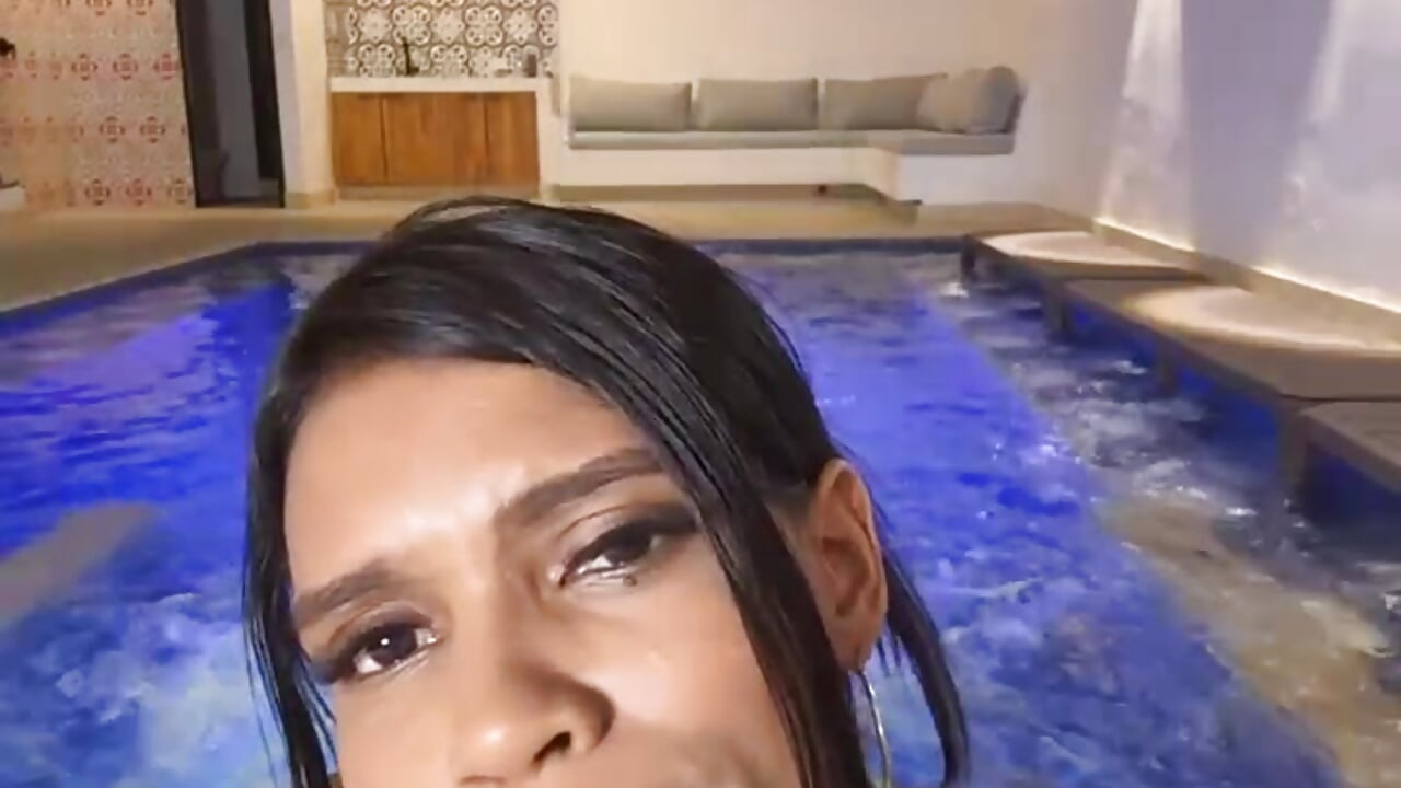 PLAYING IN THE POOL - video by alana_salazar