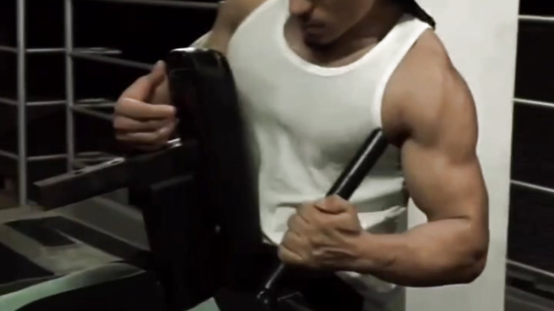 gym – video af MEGAN_AND_AKILES cam-model