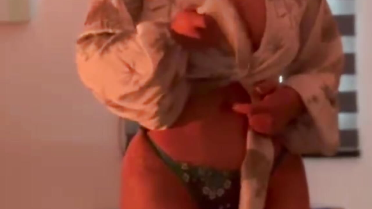 A Little Secret Under My Robe 🌹 - video by LiaaVoss cam model