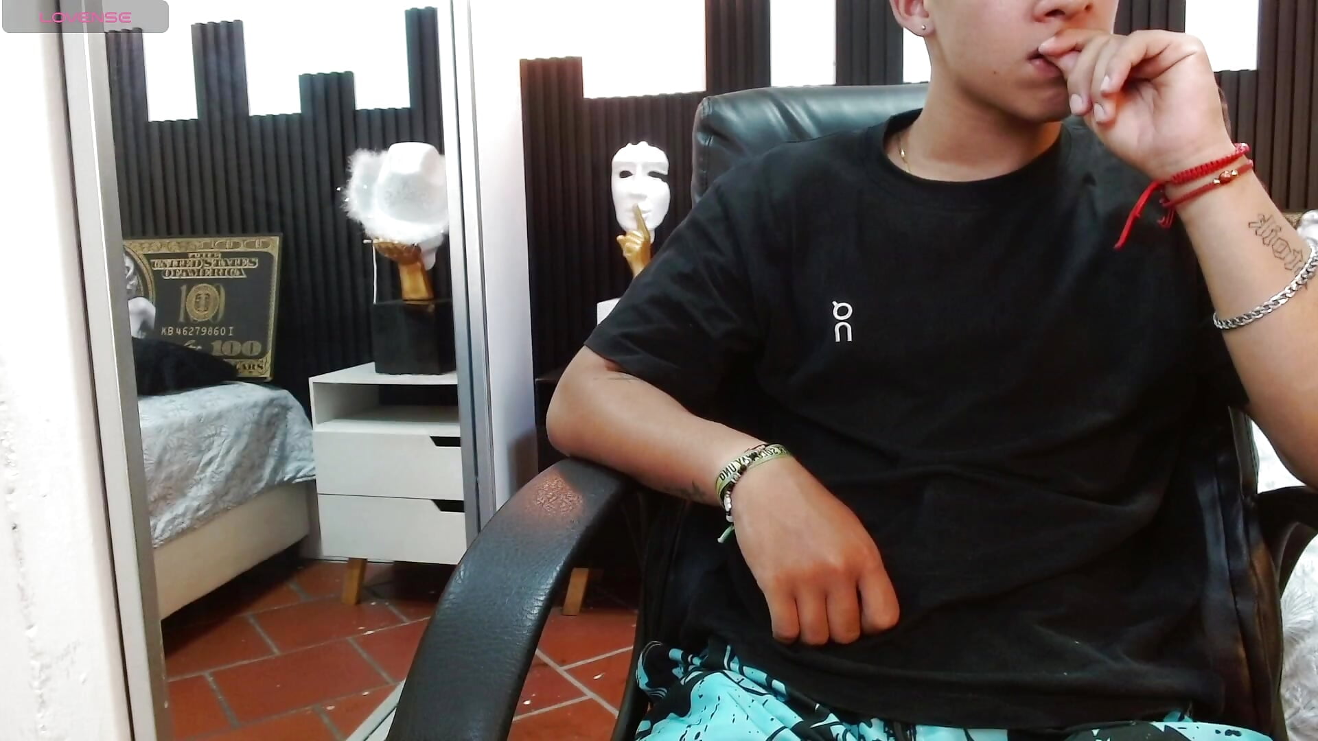 about me - video van ren_storm cam-model