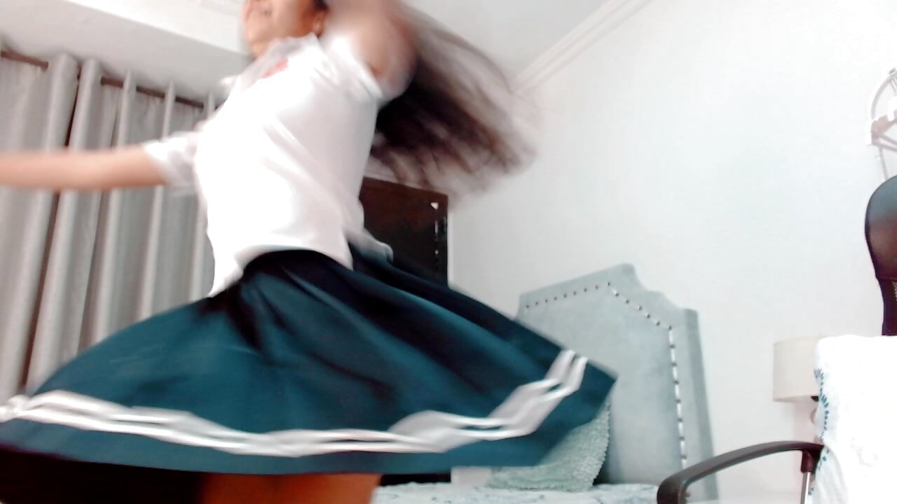 Dancing - video by Paulina_Mirren cam model