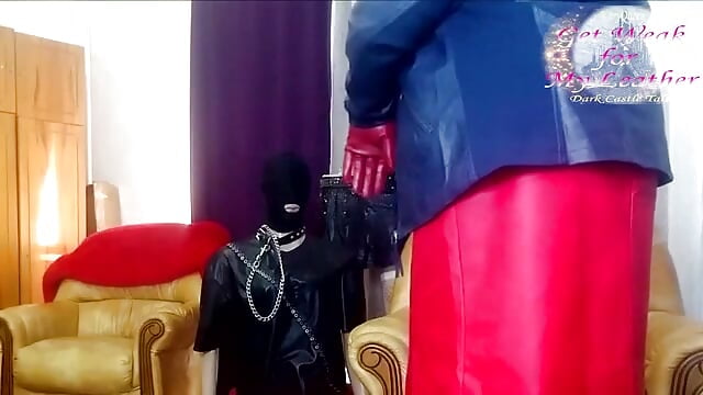 Worship My leather - preview - video di KaryQueen modella di cam