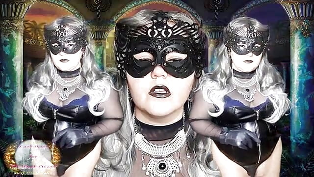 Lock it up for the Dark Queen preview - video di KaryQueen modella di cam