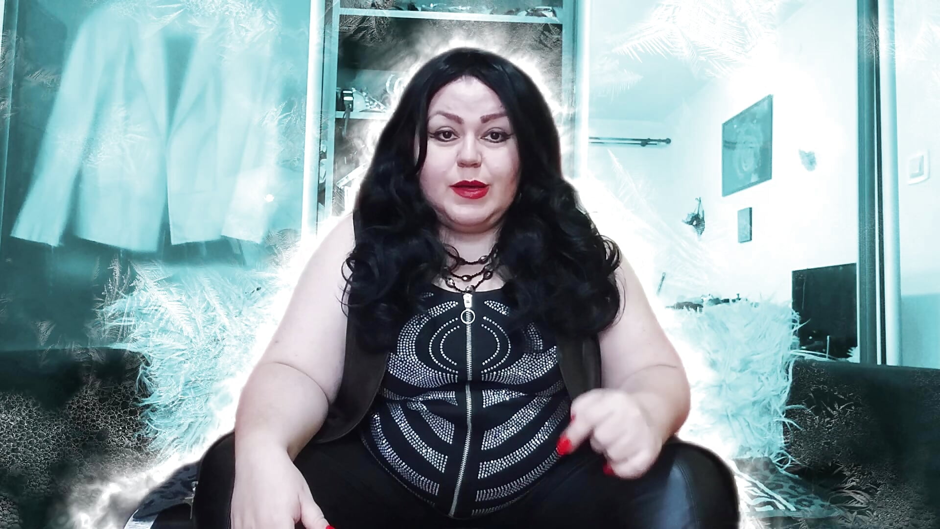 Wanna join me for an authentic conversation? - video di KaryQueen modella di cam