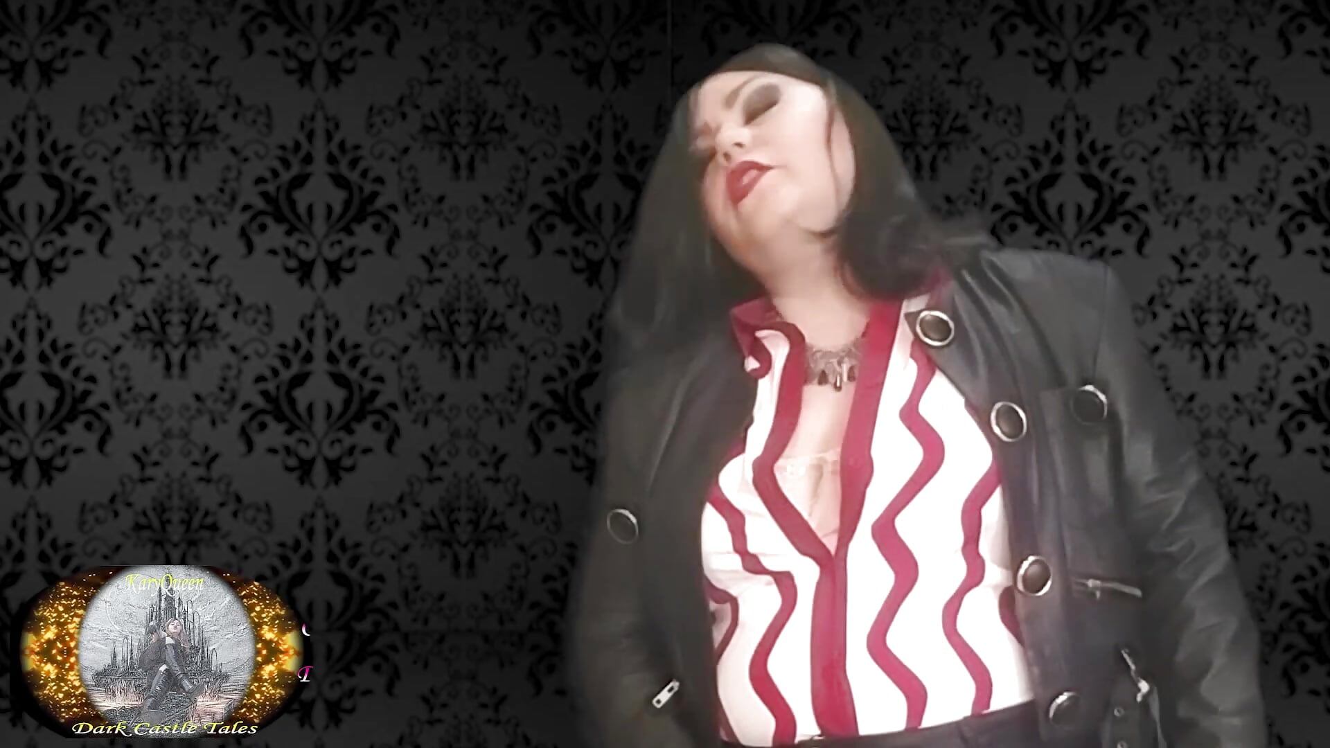 Strap-on worship - video di KaryQueen modella di cam