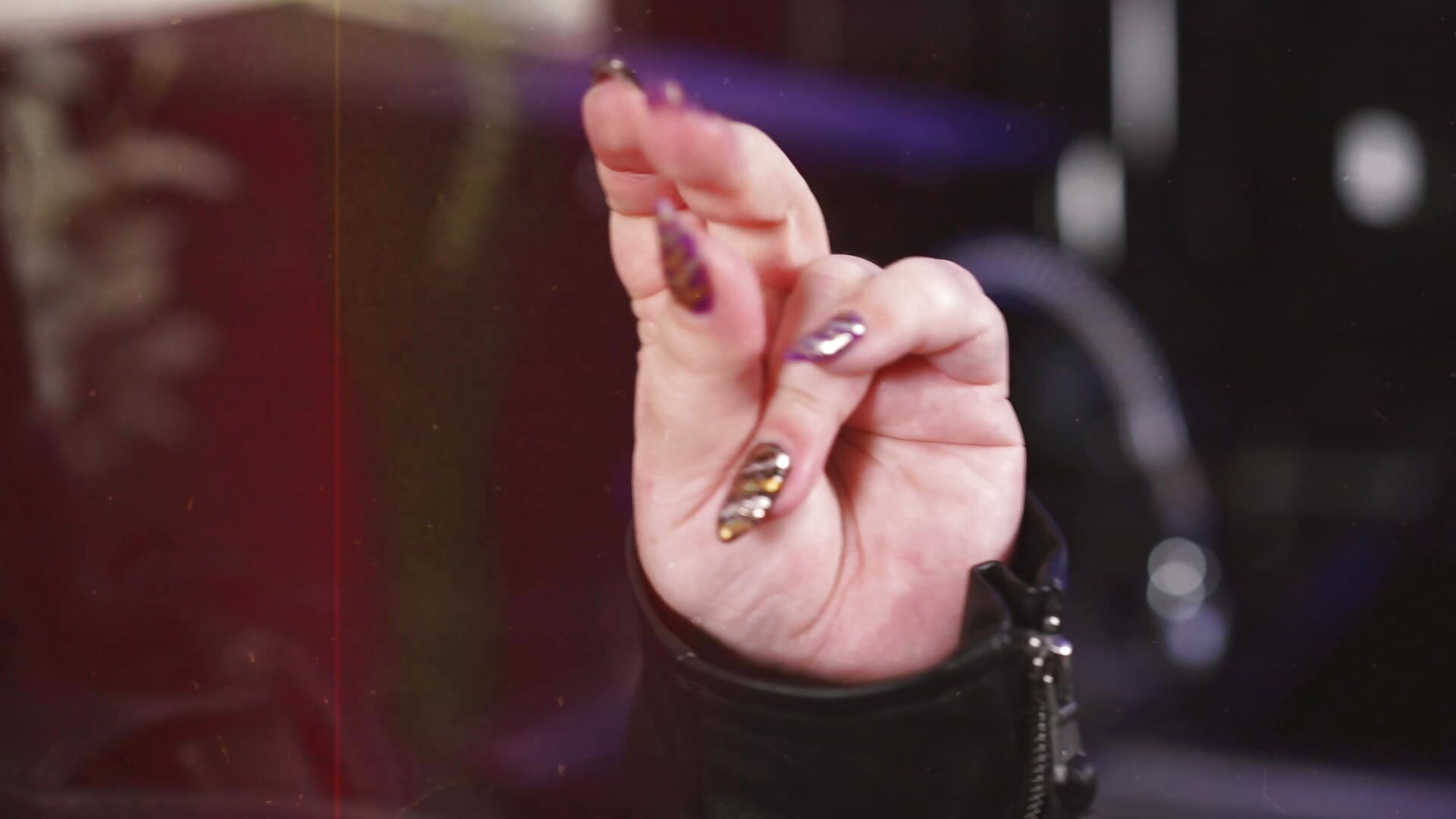 Leather Boots and Claws for dinner - video di KaryQueen modella di cam