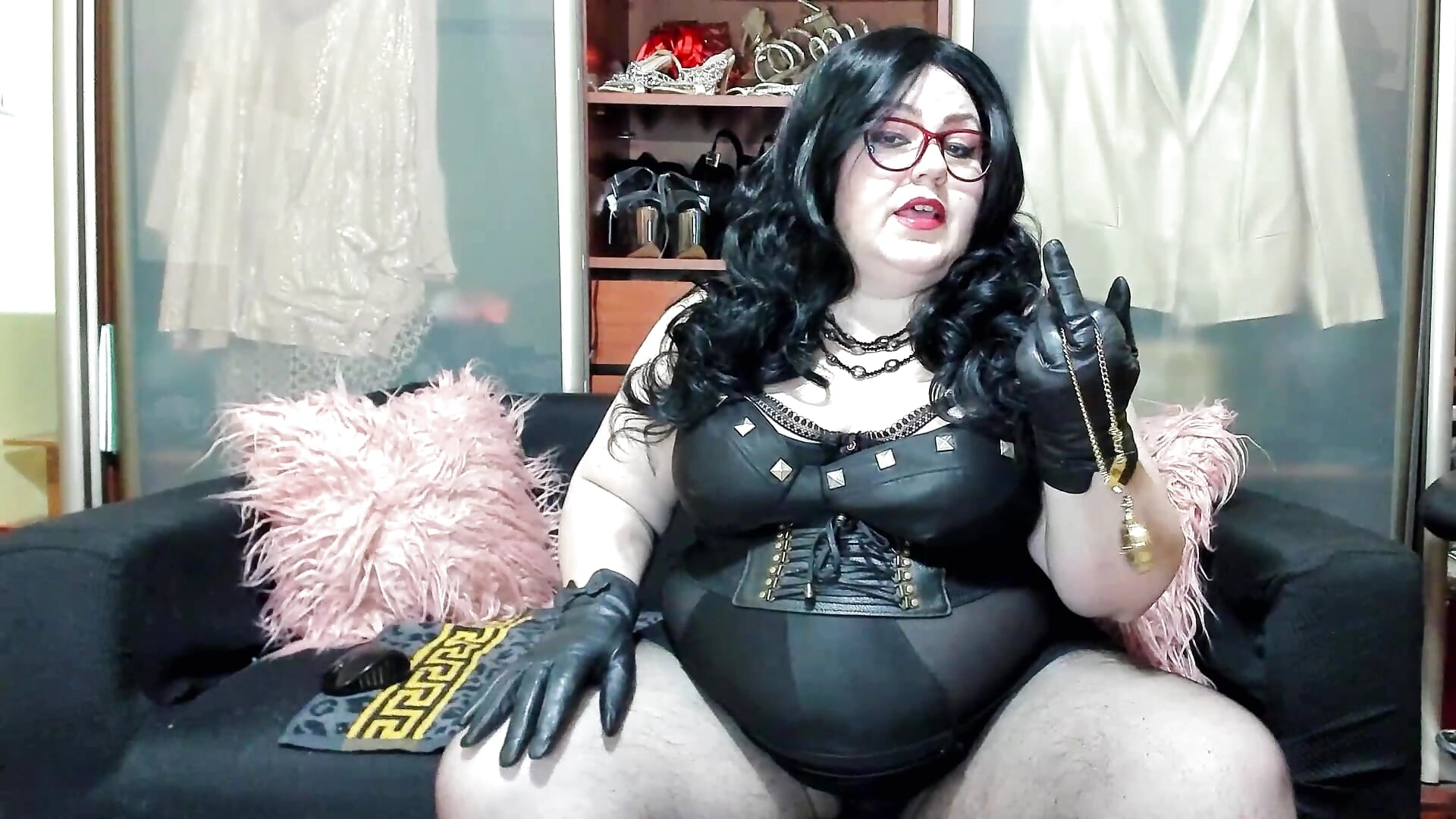 Cuckold hypnosis therapy session - video di KaryQueen modella di cam